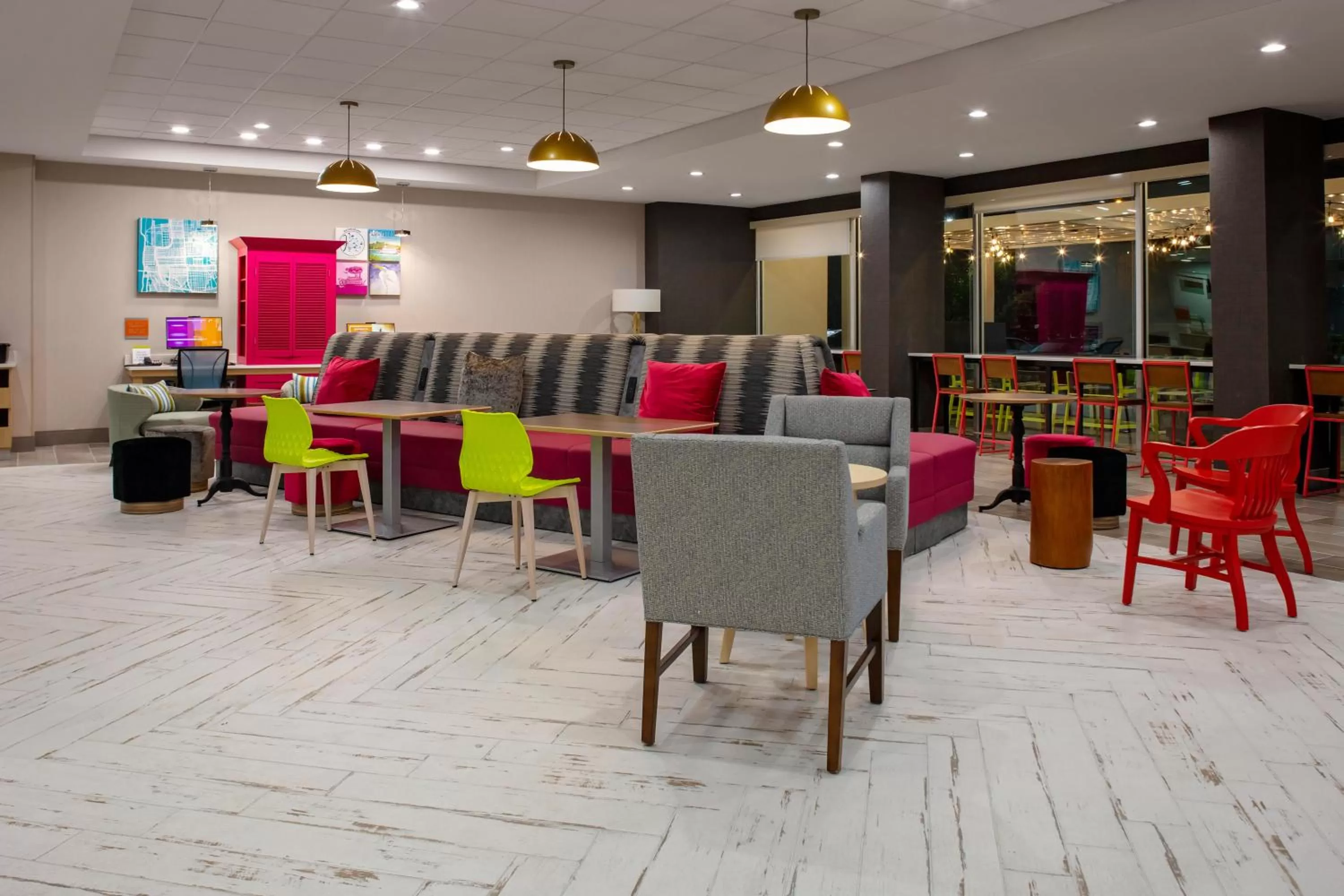 Seating area in Home2 Suites By Hilton Baton Rouge Citiplace