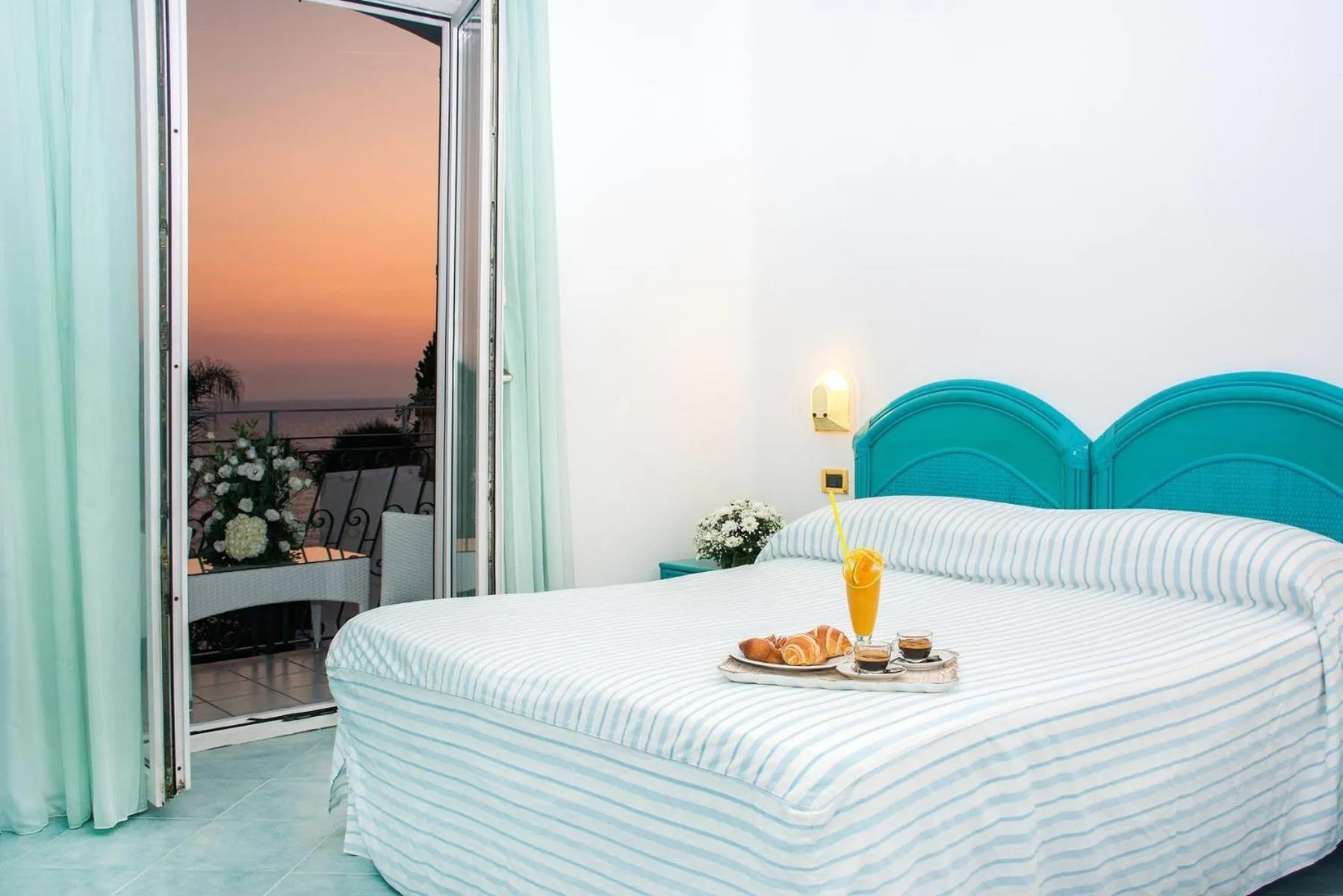 Hot Tub, Bed in Hotel Capizzo