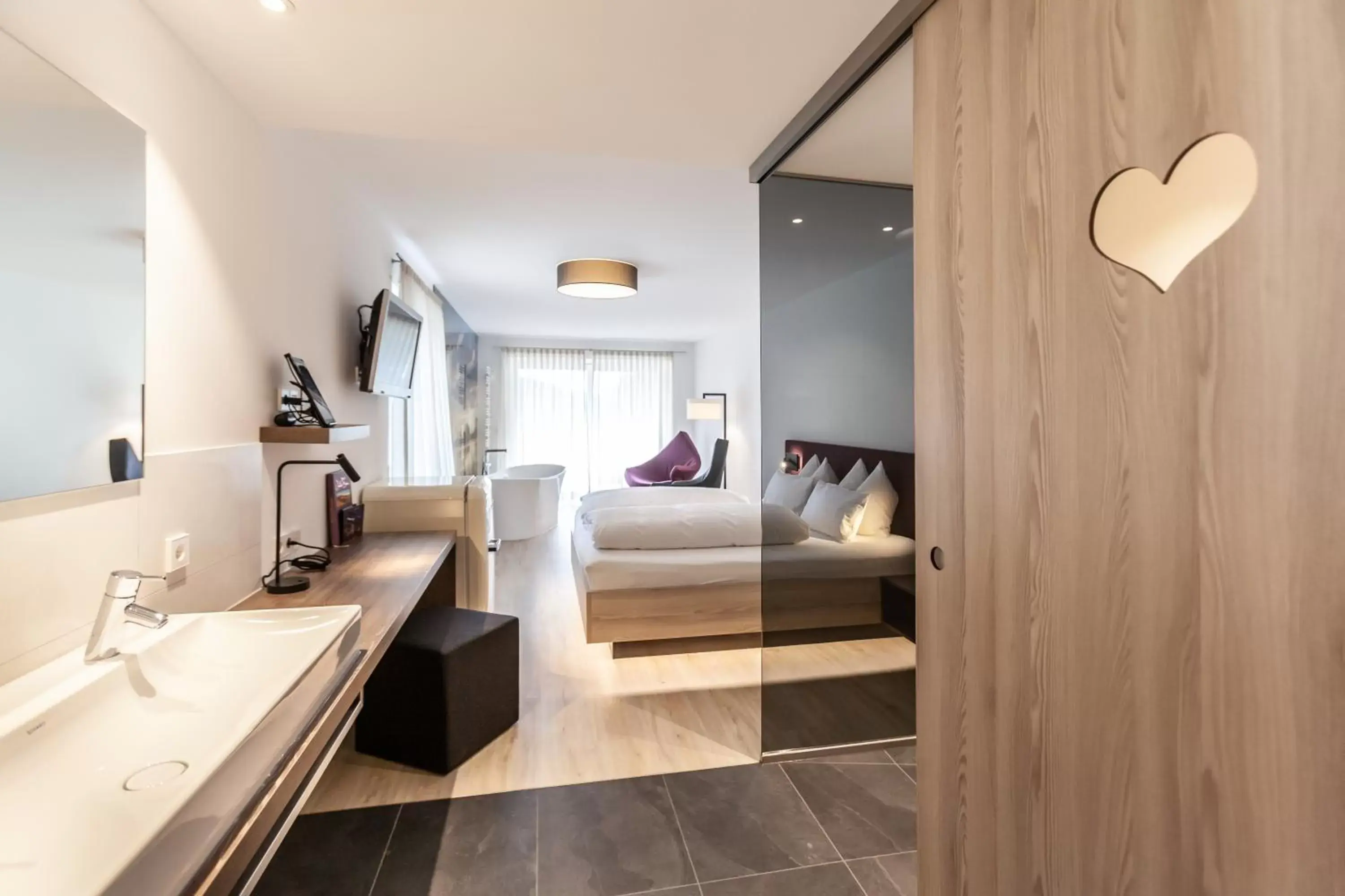 Queen Room with Balcony in Bollenhuthotel Kirnbacher Hof Queen Room with Balcony in Bollenhuthotel Kirnbacher Hof