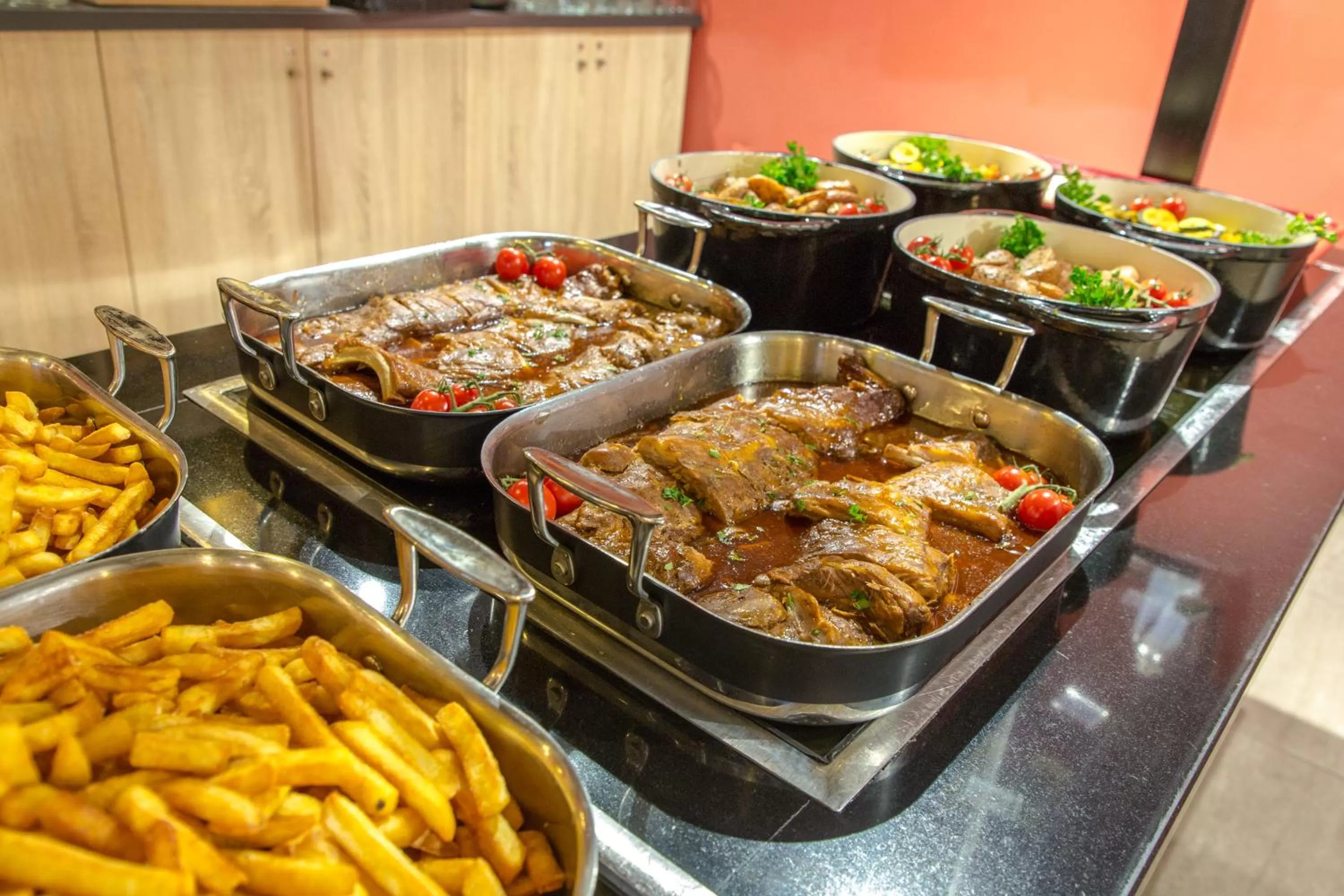 Restaurant/places to eat in SOWELL HOTELS Le Parc & Spa