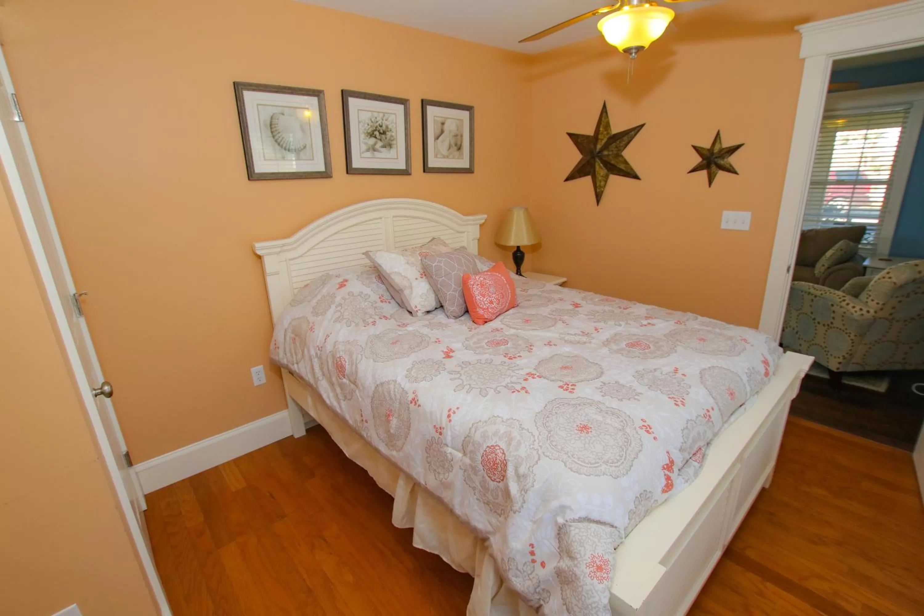 Bed in Sheepscot Harbour Village Resort