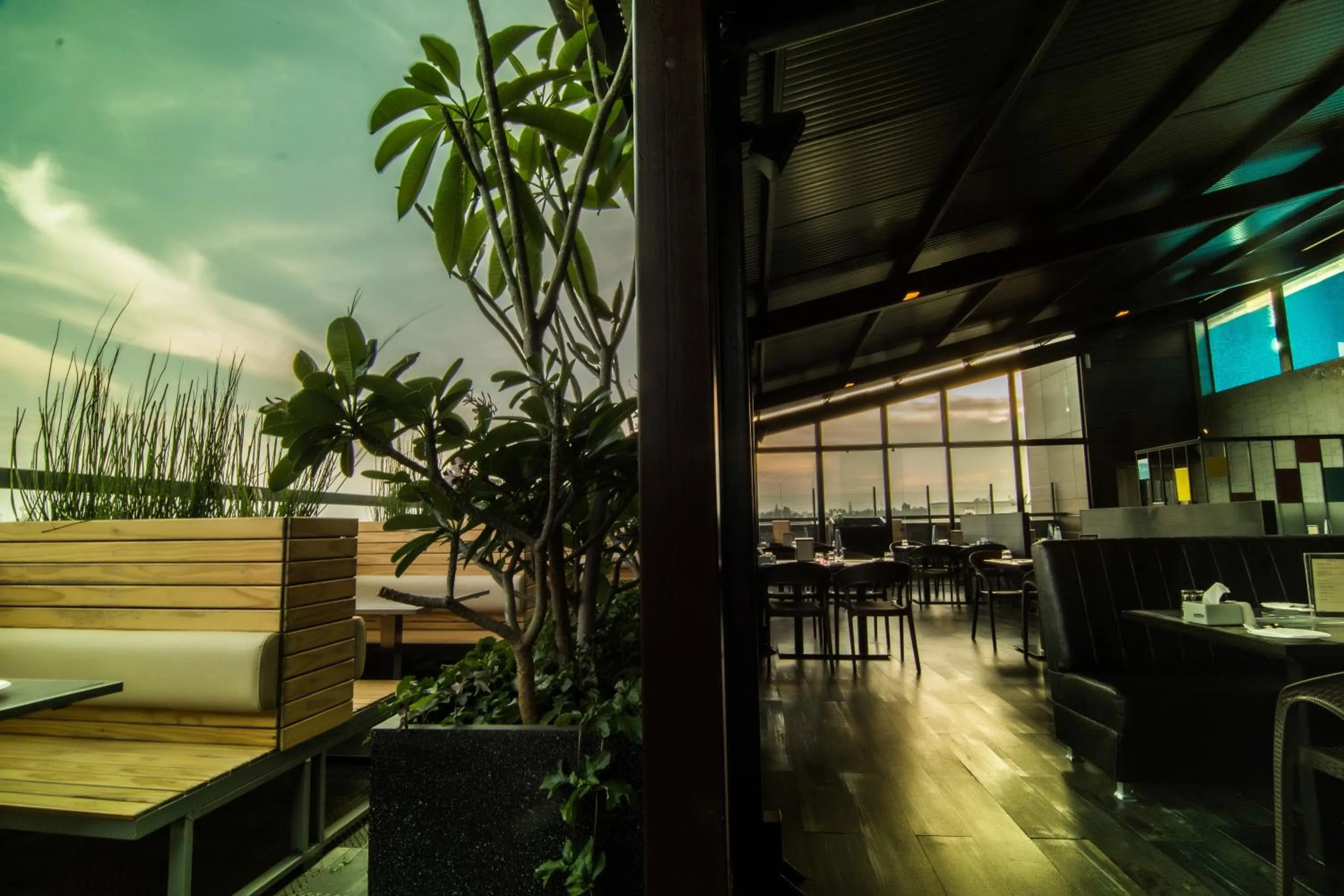 Restaurant/places to eat in Roopa Elite