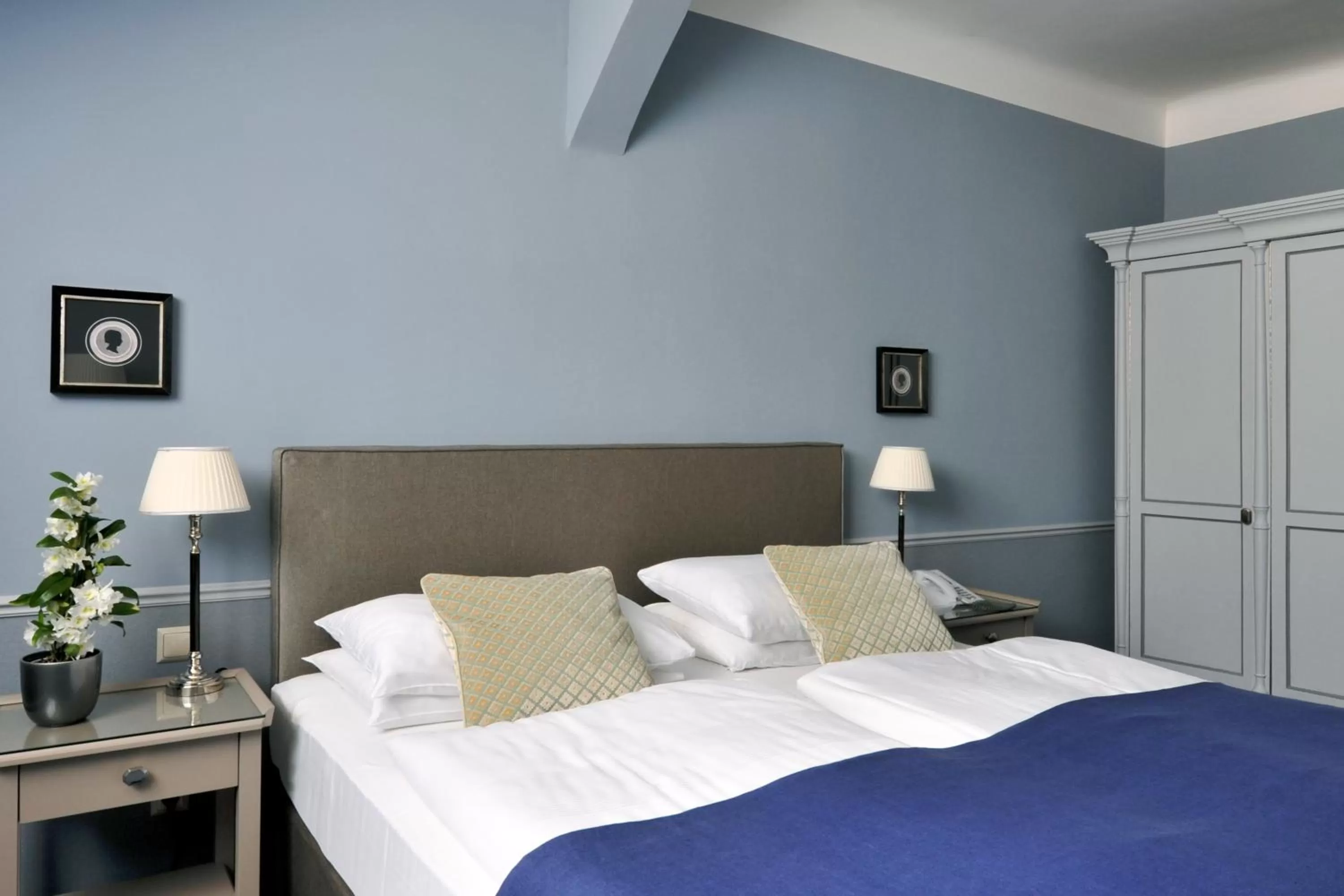 Bed in Hotel Kärntnerhof