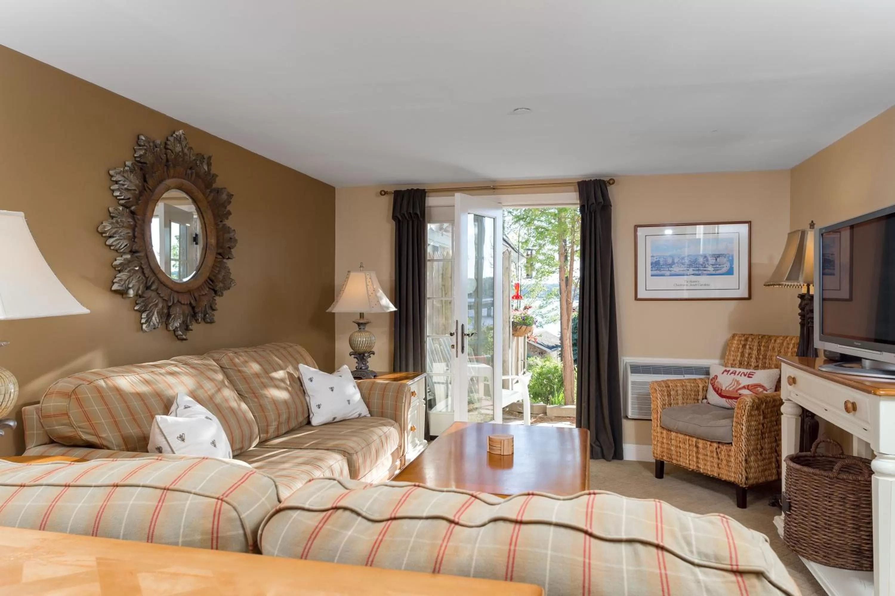 Living room, Seating Area in Sheepscot Harbour Village Resort