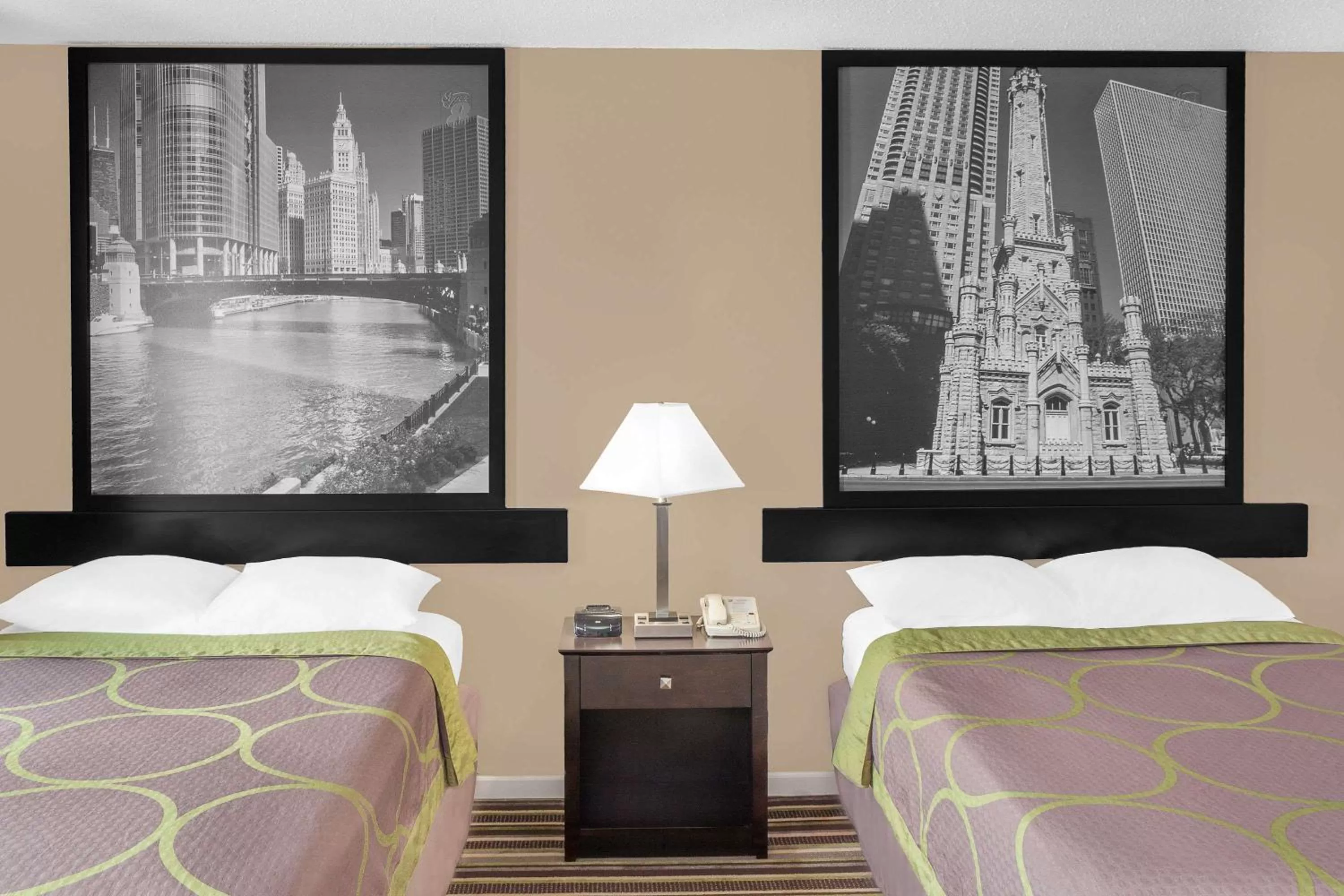 Photo of the whole room, Bed in Super 8 by Wyndham Morton Grove/Chicago