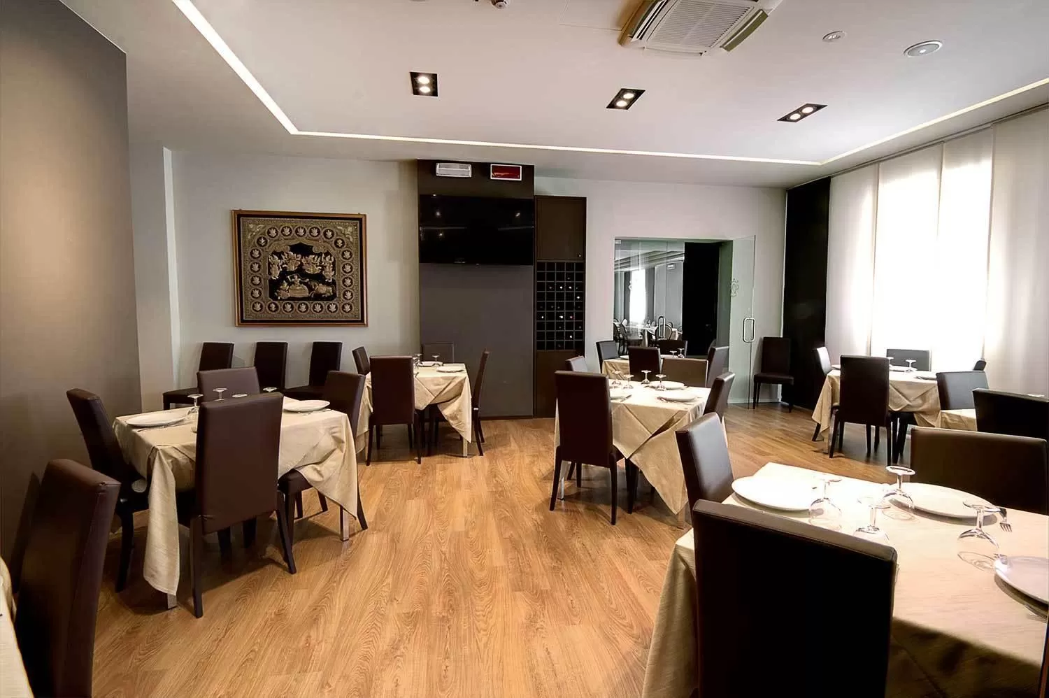 Restaurant/places to eat in Hotel Park