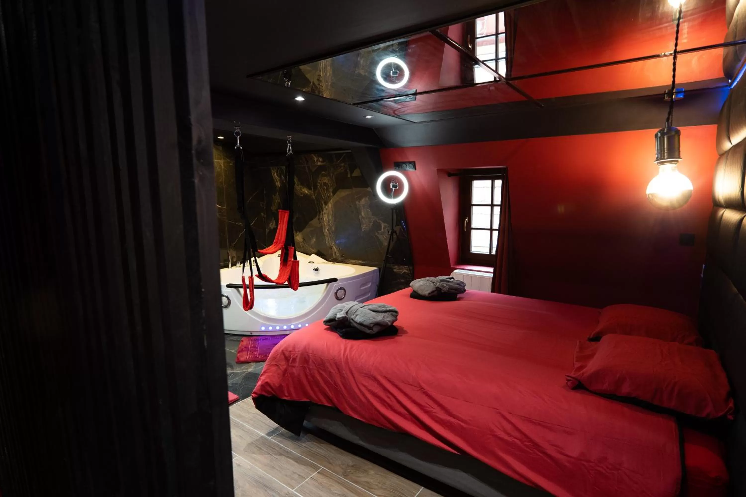 Photo of the whole room, Bed in Capsule Secret - Jacuzzi - Netflix & Home cinéma - Jeux de couple - Barre de pole dance