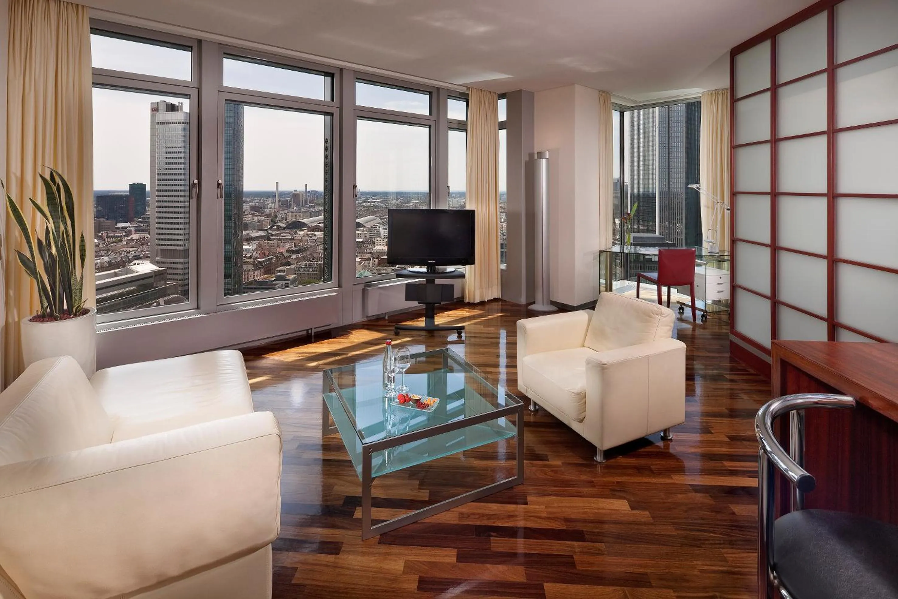 Living room in INNSiDE by Meliá Frankfurt Eurotheum