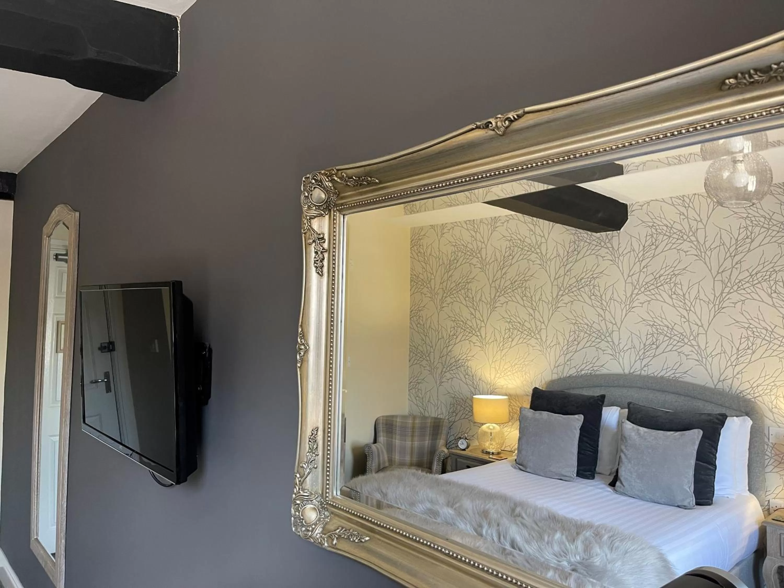 Bed in The Charlton Arms