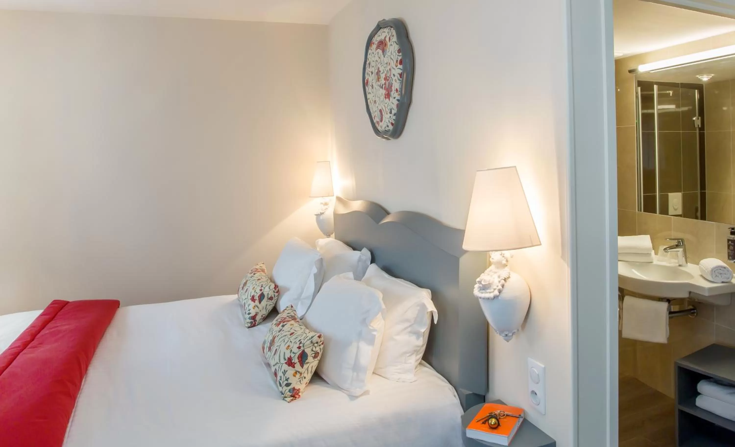 Bed in Relais des Trois Châteaux Hôtel-Restaurant - Teritoria