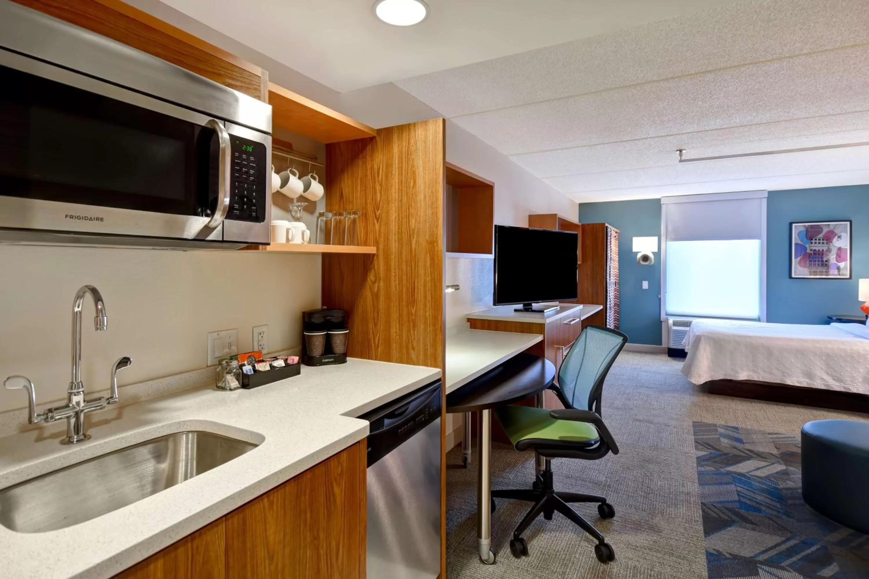 Kitchen or kitchenette, Bed in Home2 Suites by Hilton Nashville Vanderbilt, TN