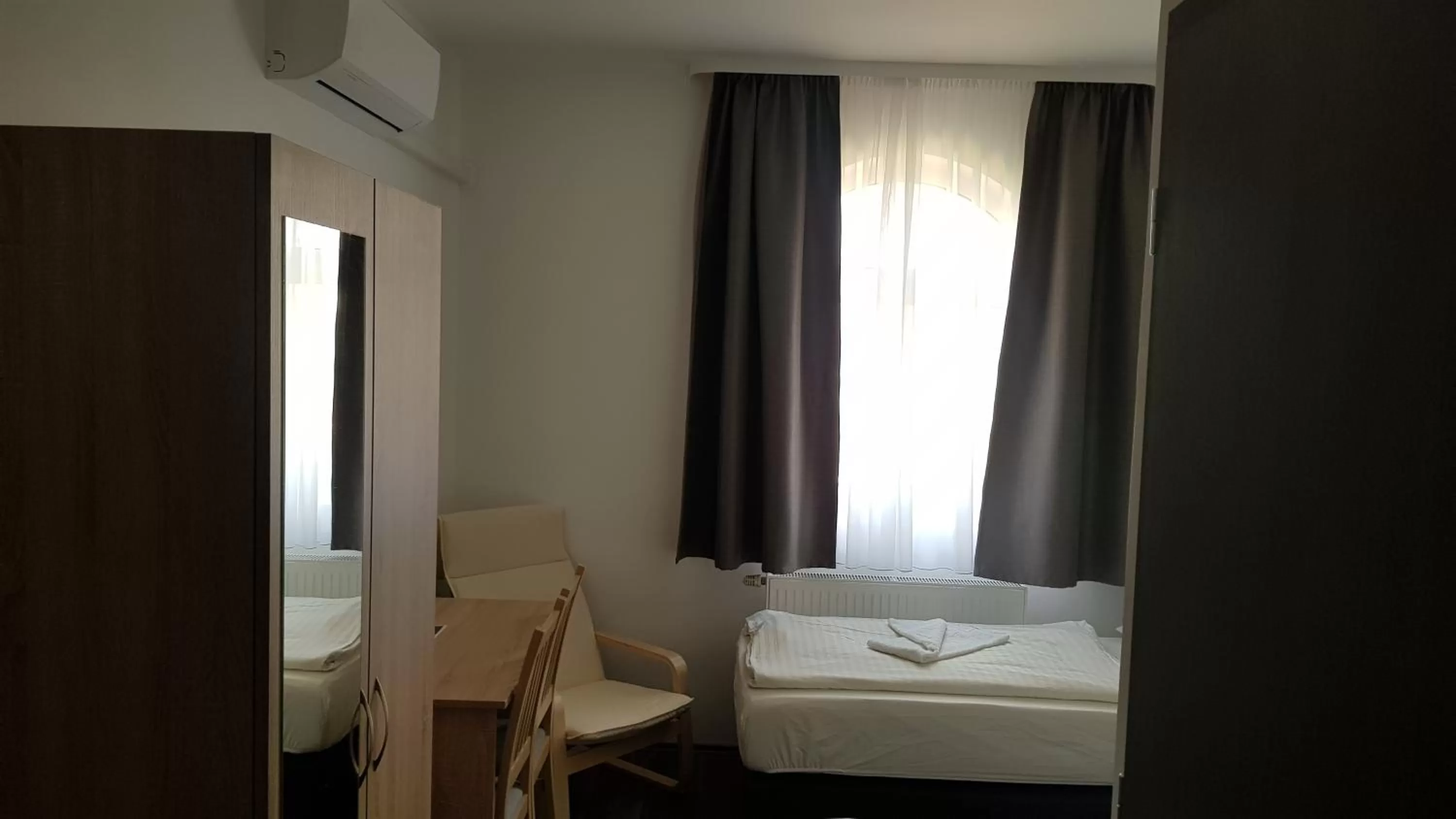 Bed in HBH Bajor Sörház Sólyomfészek Panzió