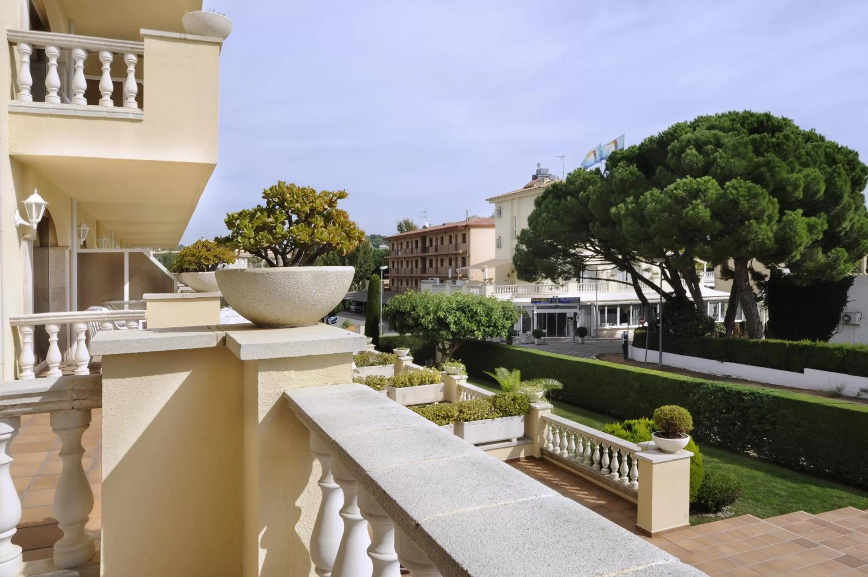 Facade/entrance in Van der Valk Hotel Barcarola