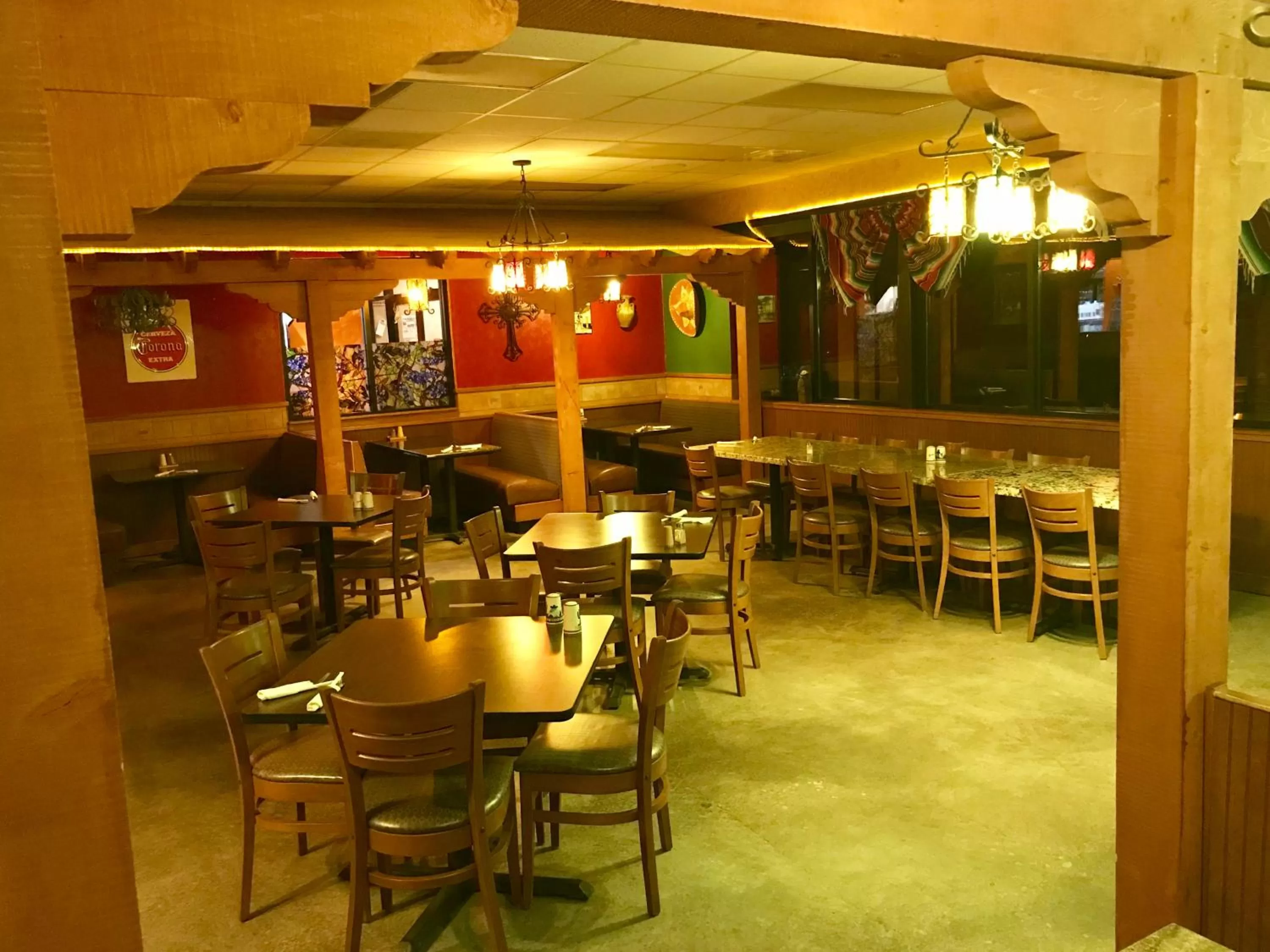 Restaurant/places to eat in The Noor Hotel