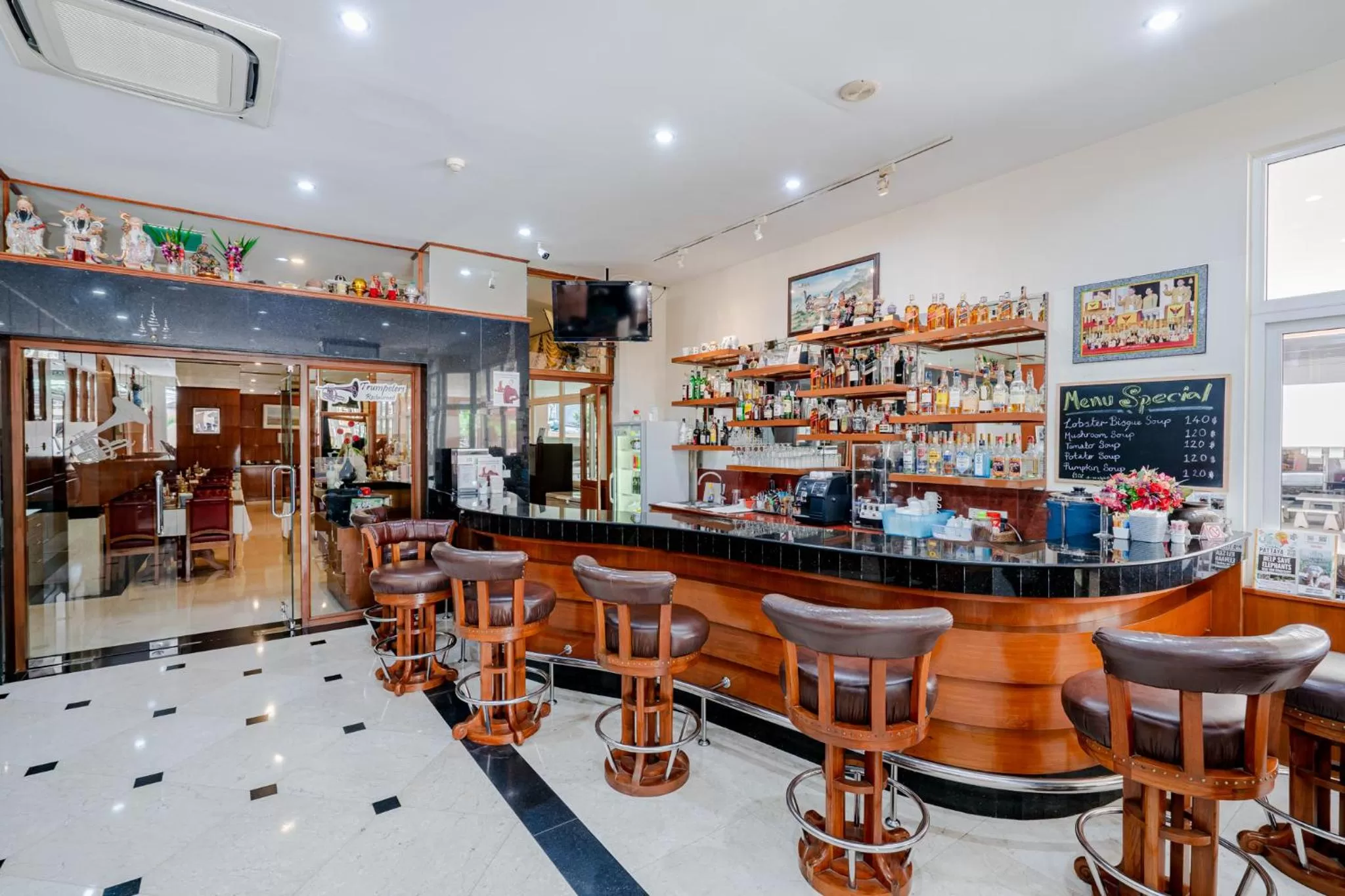 Lounge or bar in Whitehouse Condotel