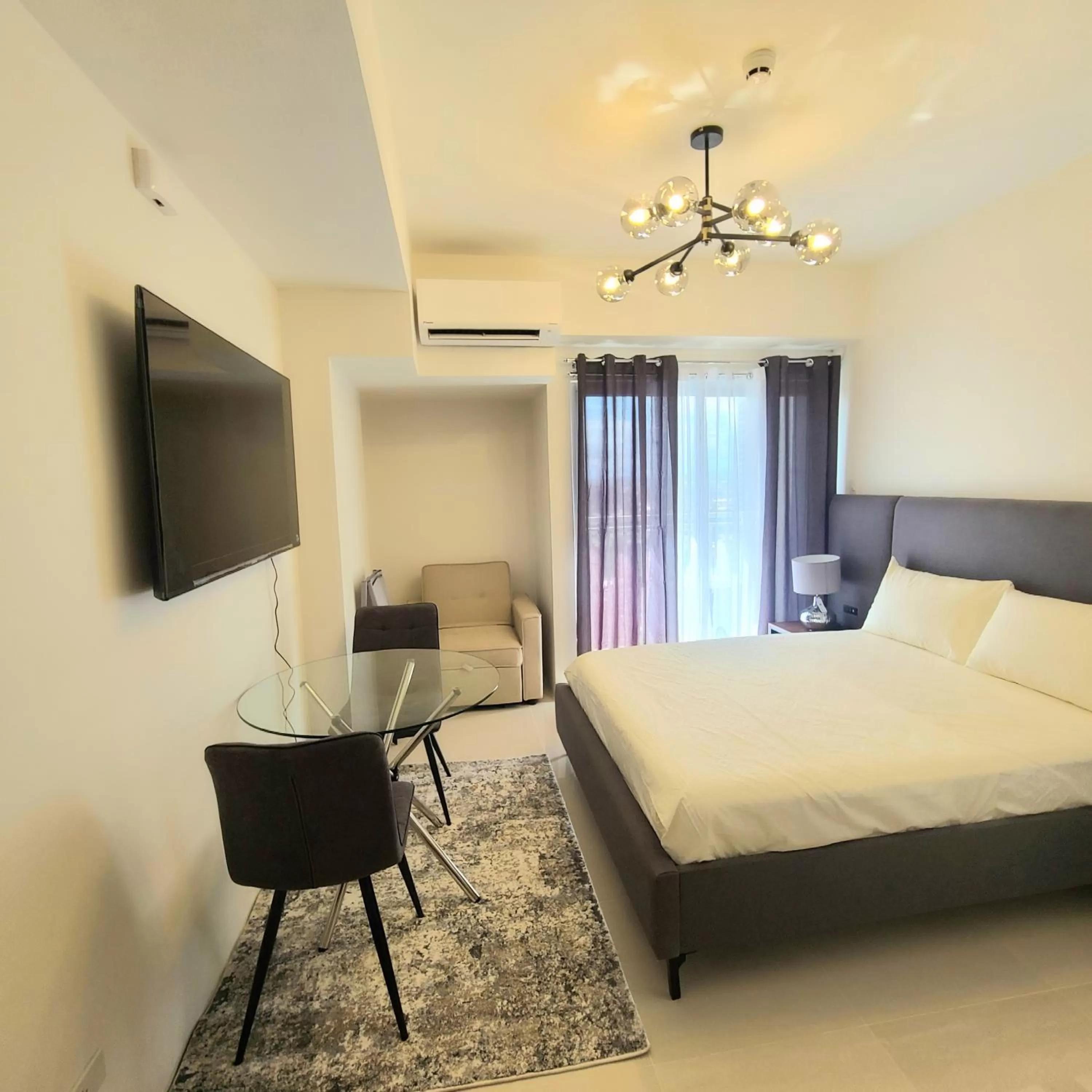 Lengs Place 2 - Studio with Balcony at Inspiria Condo, Beside Abreeza Mall