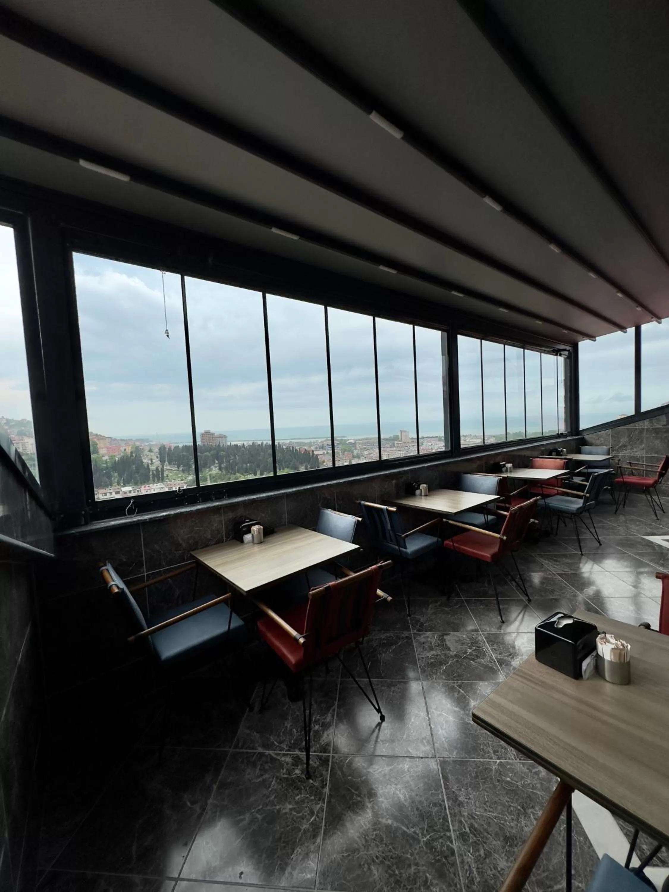 Restaurant/places to eat in White House Apart