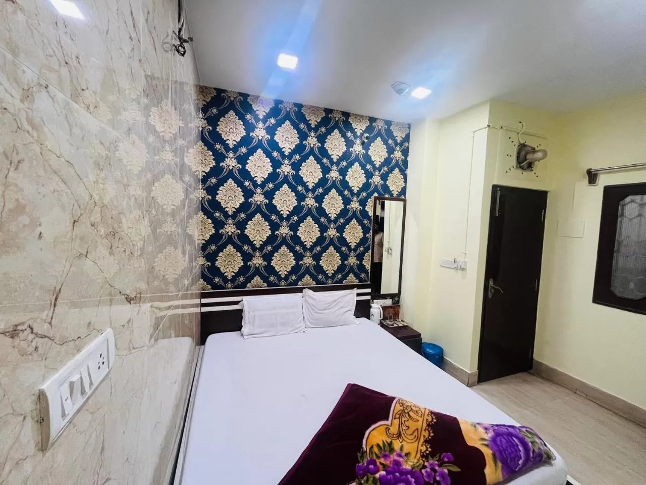 Photo of the whole room, Bed in Hotel Airlines