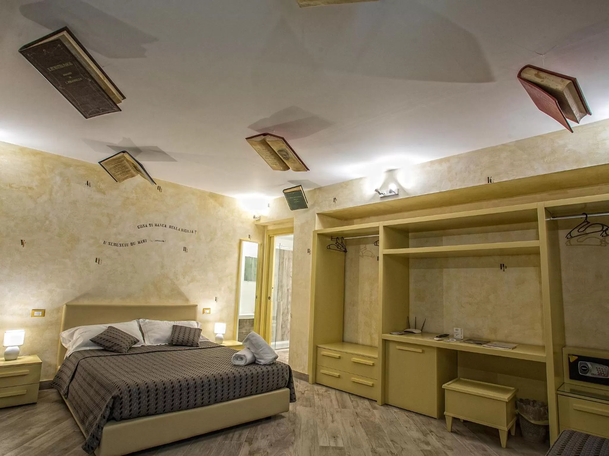 Photo of the whole room, Bed in Tra Le Braccia di Morfeo