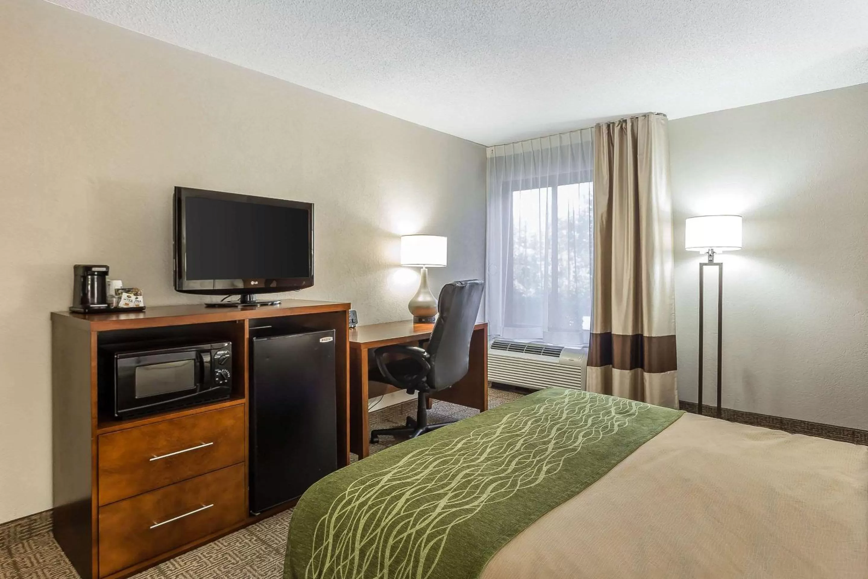 Photo of the whole room in Quality Inn Summerville-Charleston