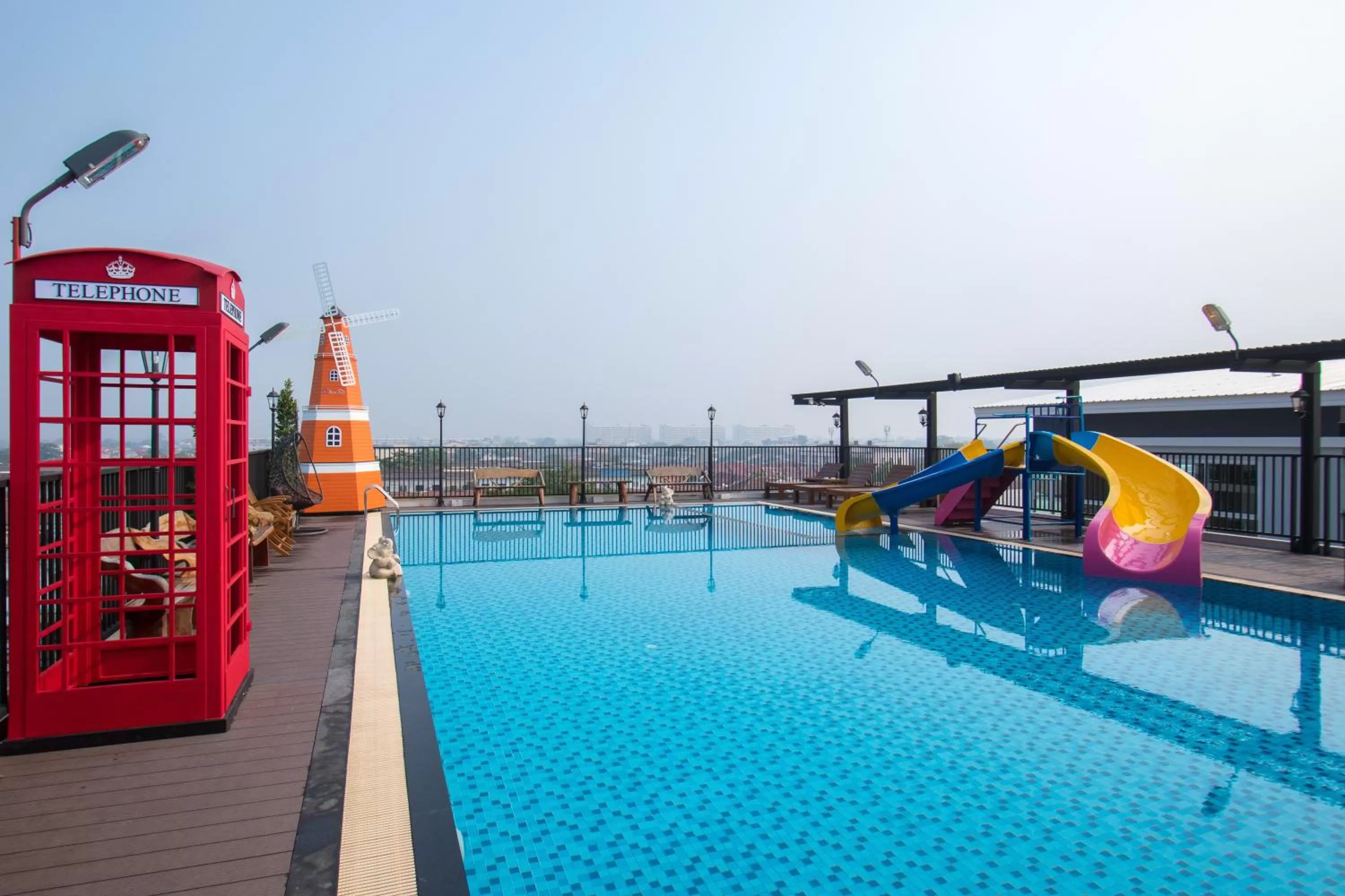 Swimming pool in B-your home Hotel Don Mueang Airport Bangkok 如你家酒店