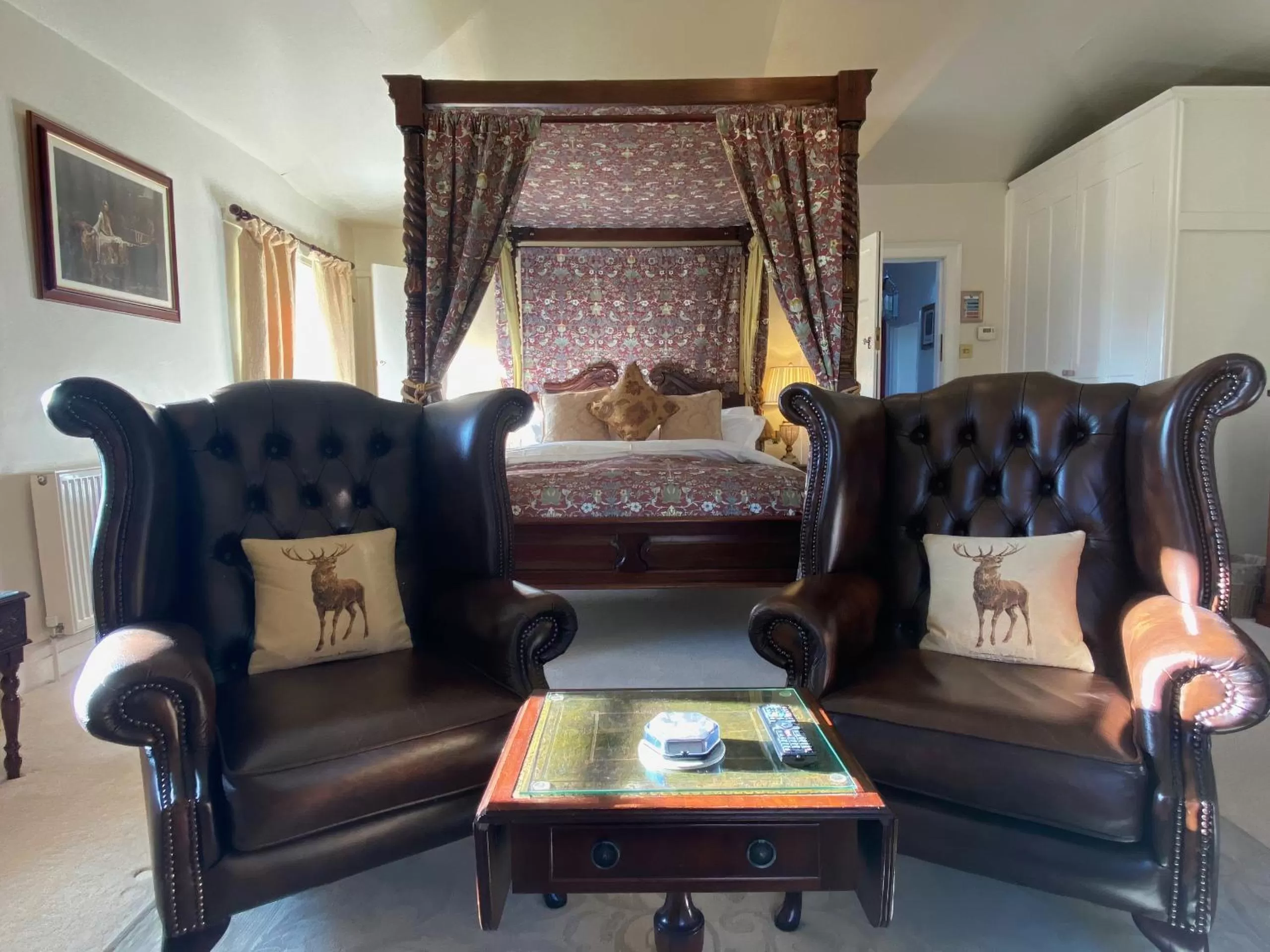 Seating area, Bed in Plas Tan-Yr-Allt Historic Country House B&B