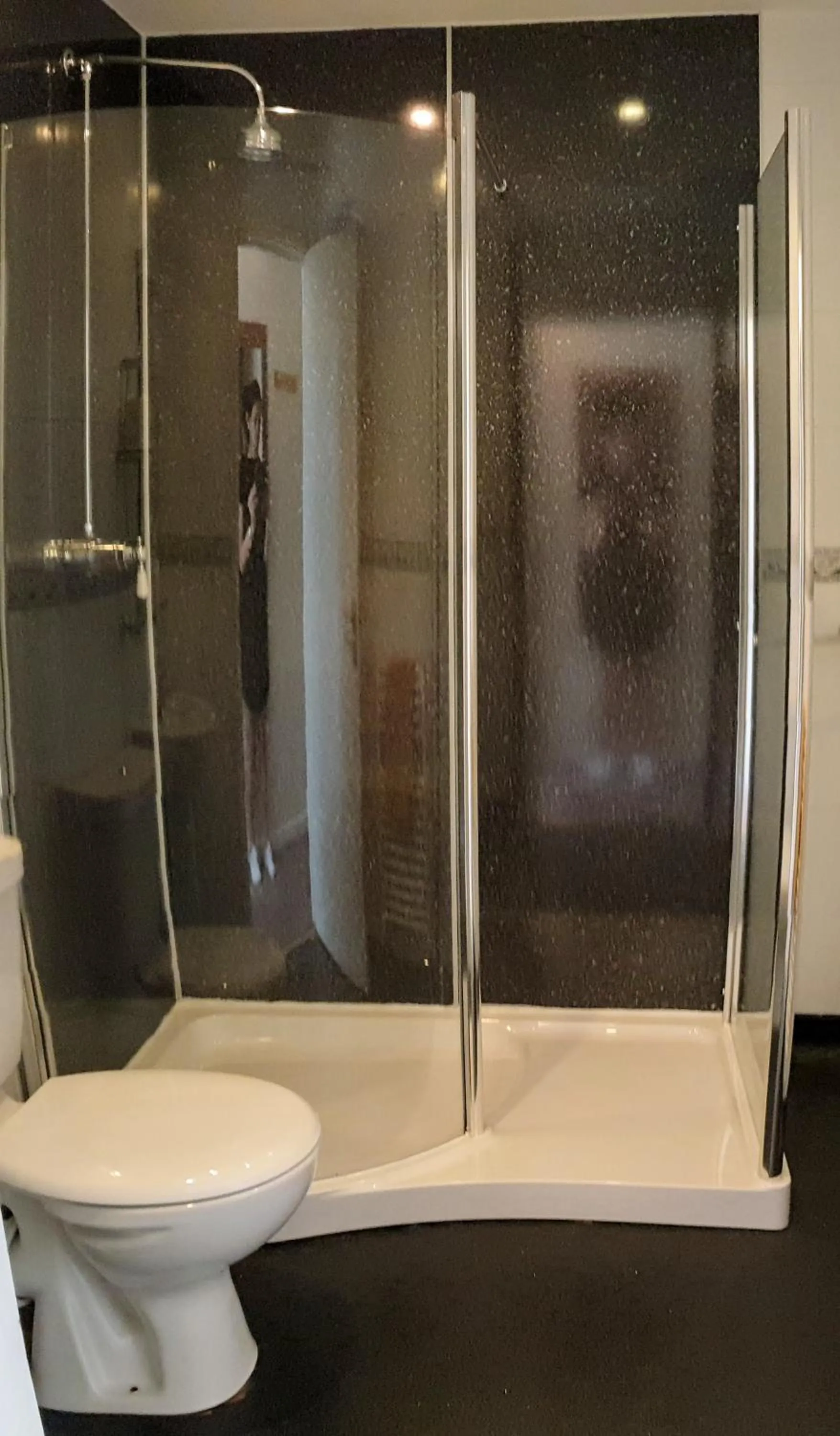 Shower in Station House, Dartmoor and Coast located, Village centre Hotel