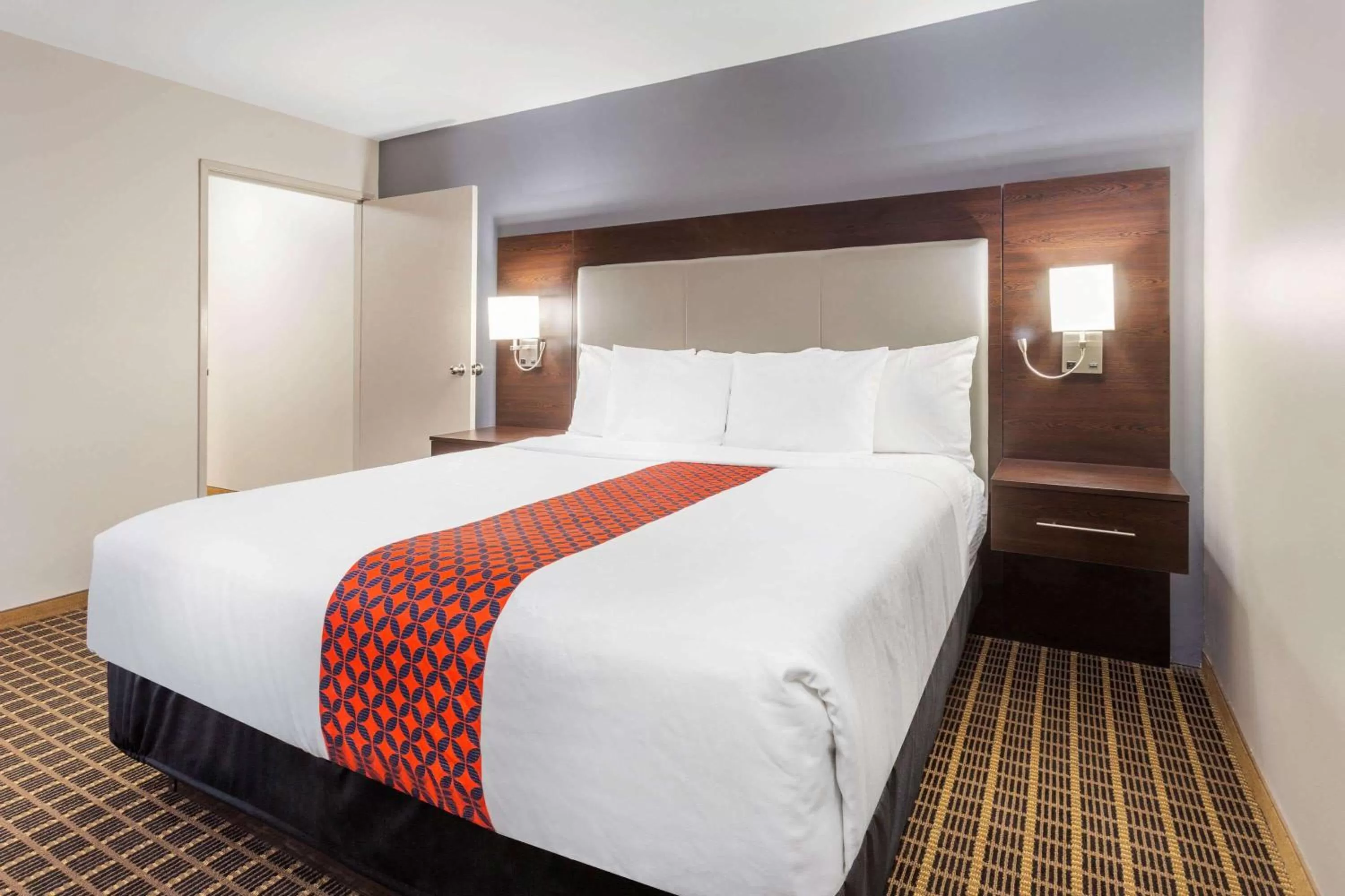 Photo of the whole room, Bed in La Quinta by Wyndham Rockford