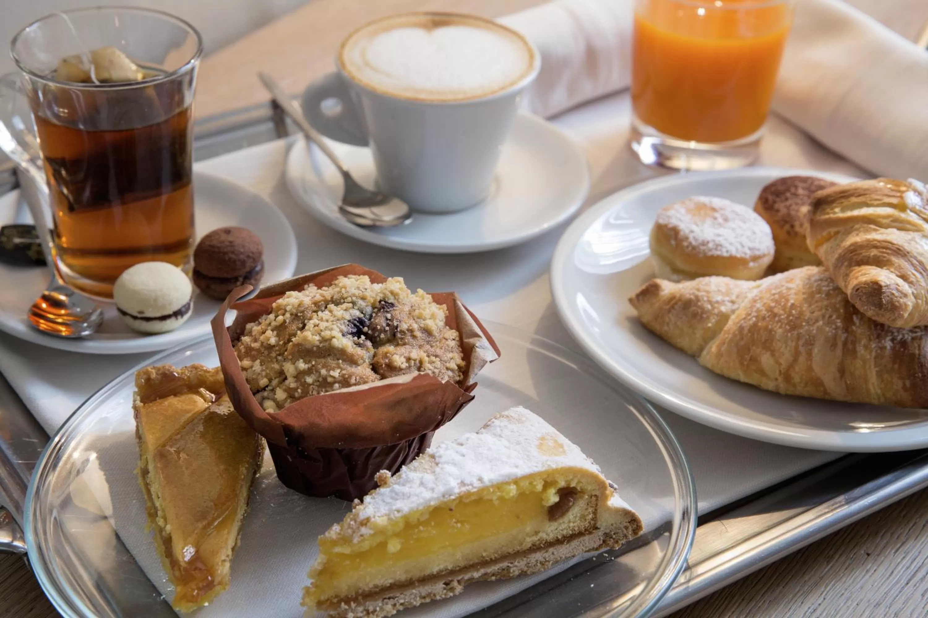 Restaurant/places to eat in Hotel De La Ville