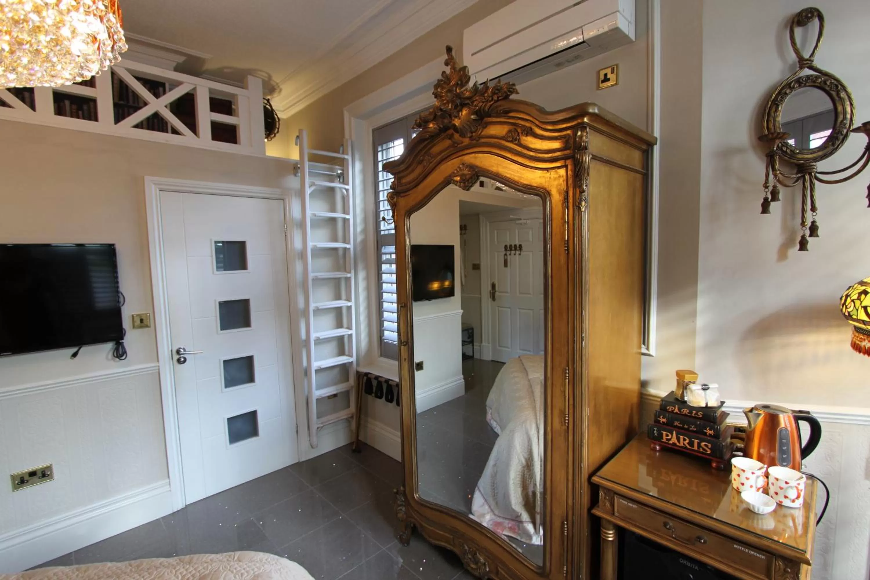 wardrobe, Bed in Tower Guest House