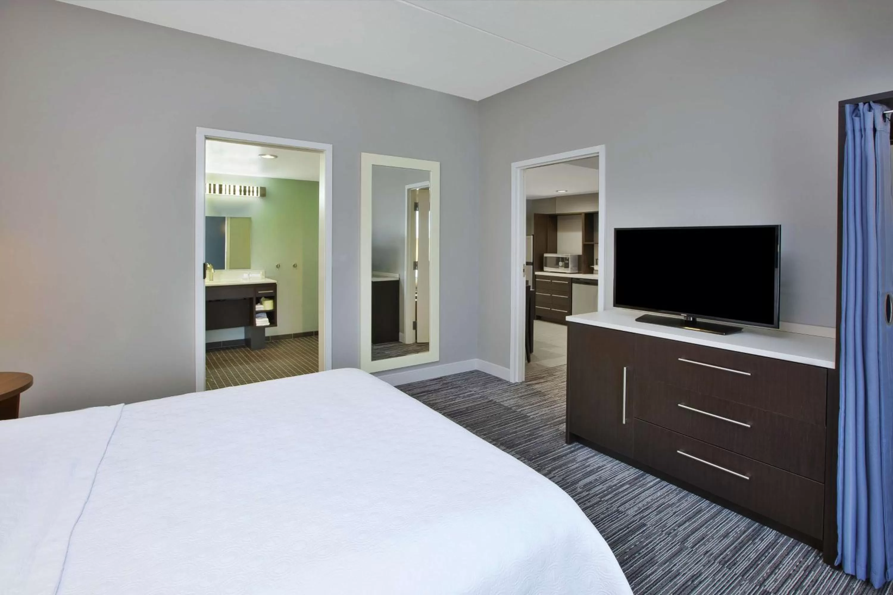 Bedroom, Bed in Home2 Suites By Hilton Pittsburgh Area Beaver Valley