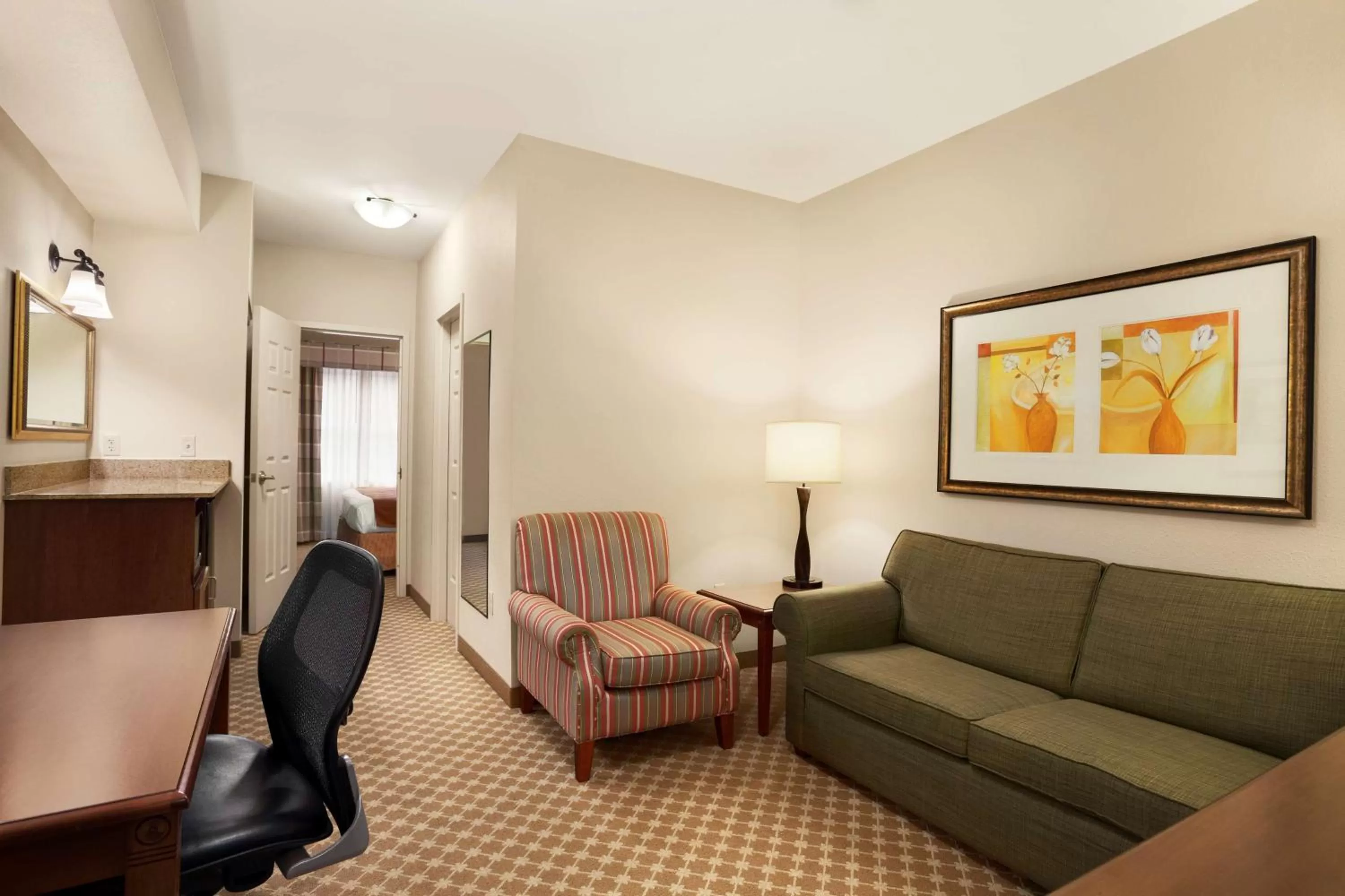 One-Bedroom Queen Suite in Country Inn & Suites by Radisson, Manchester Airport, NH