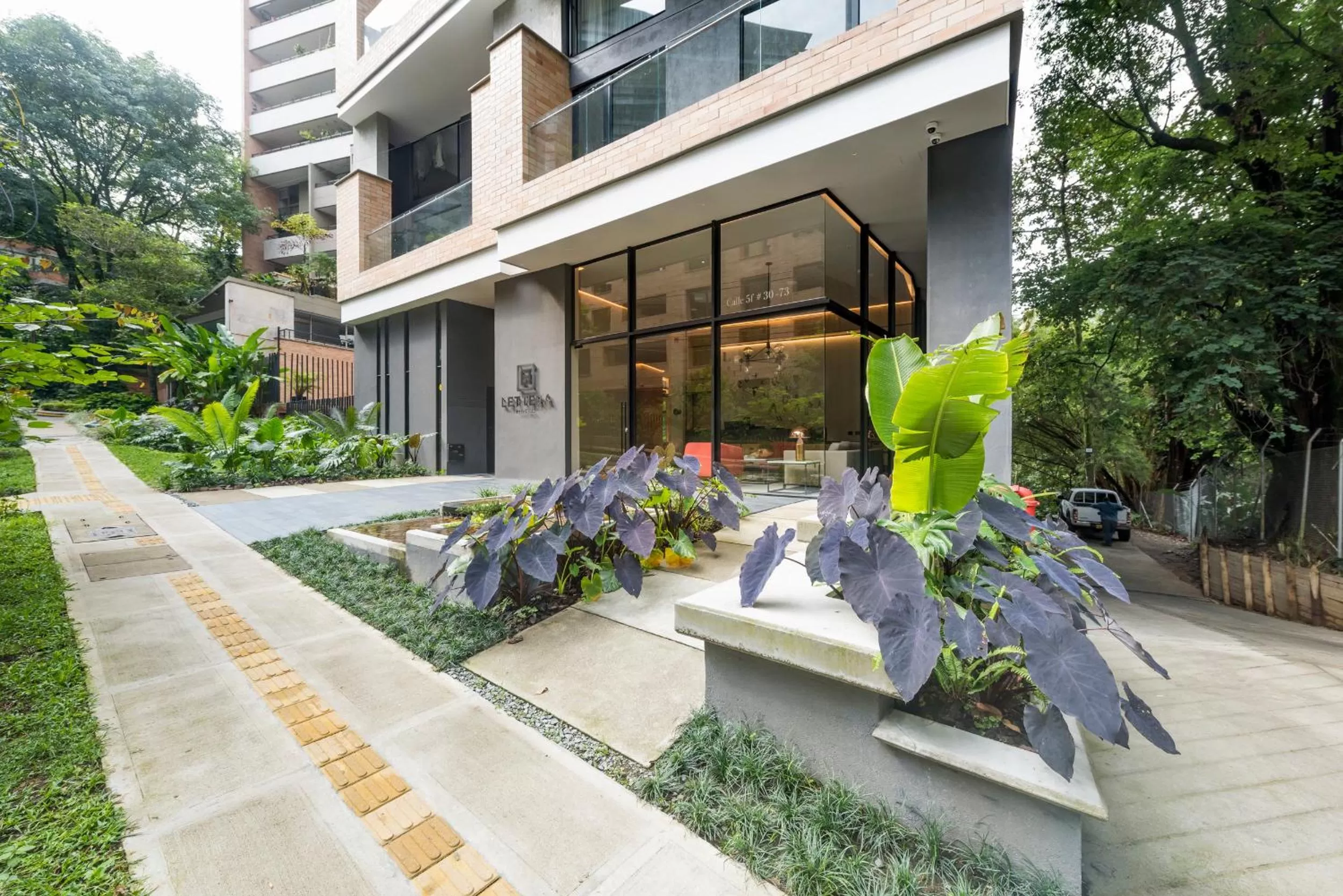 Facade/entrance in Lettera Hotel