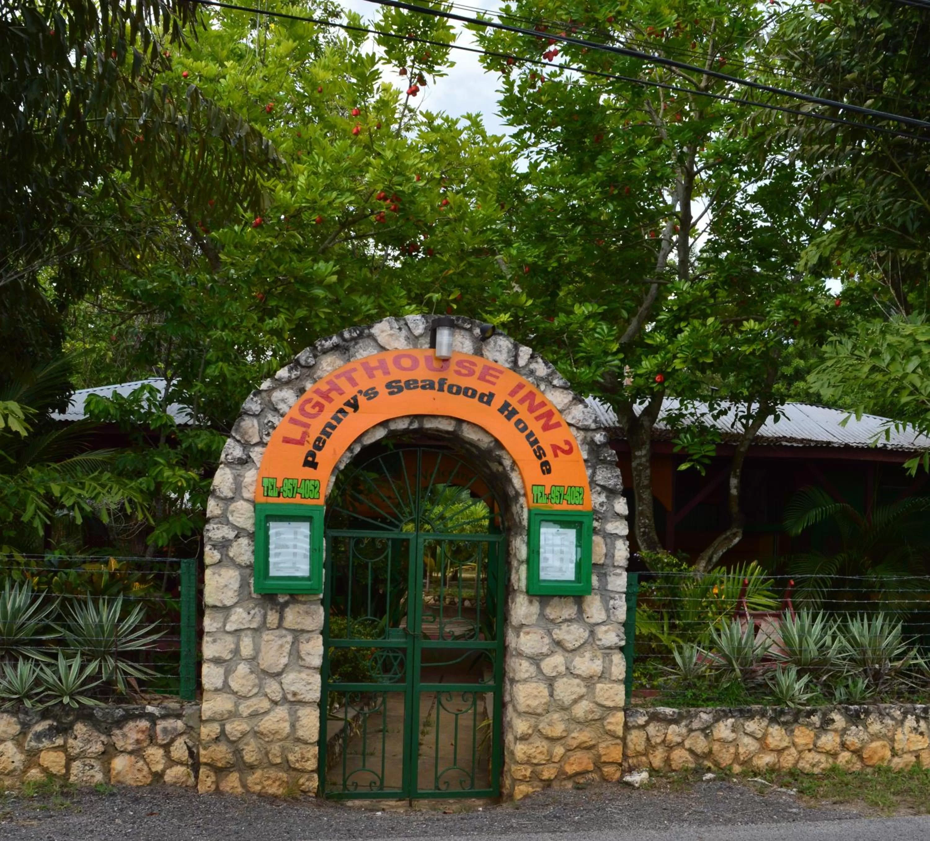 Restaurant/places to eat in Lighthouse Inn 2