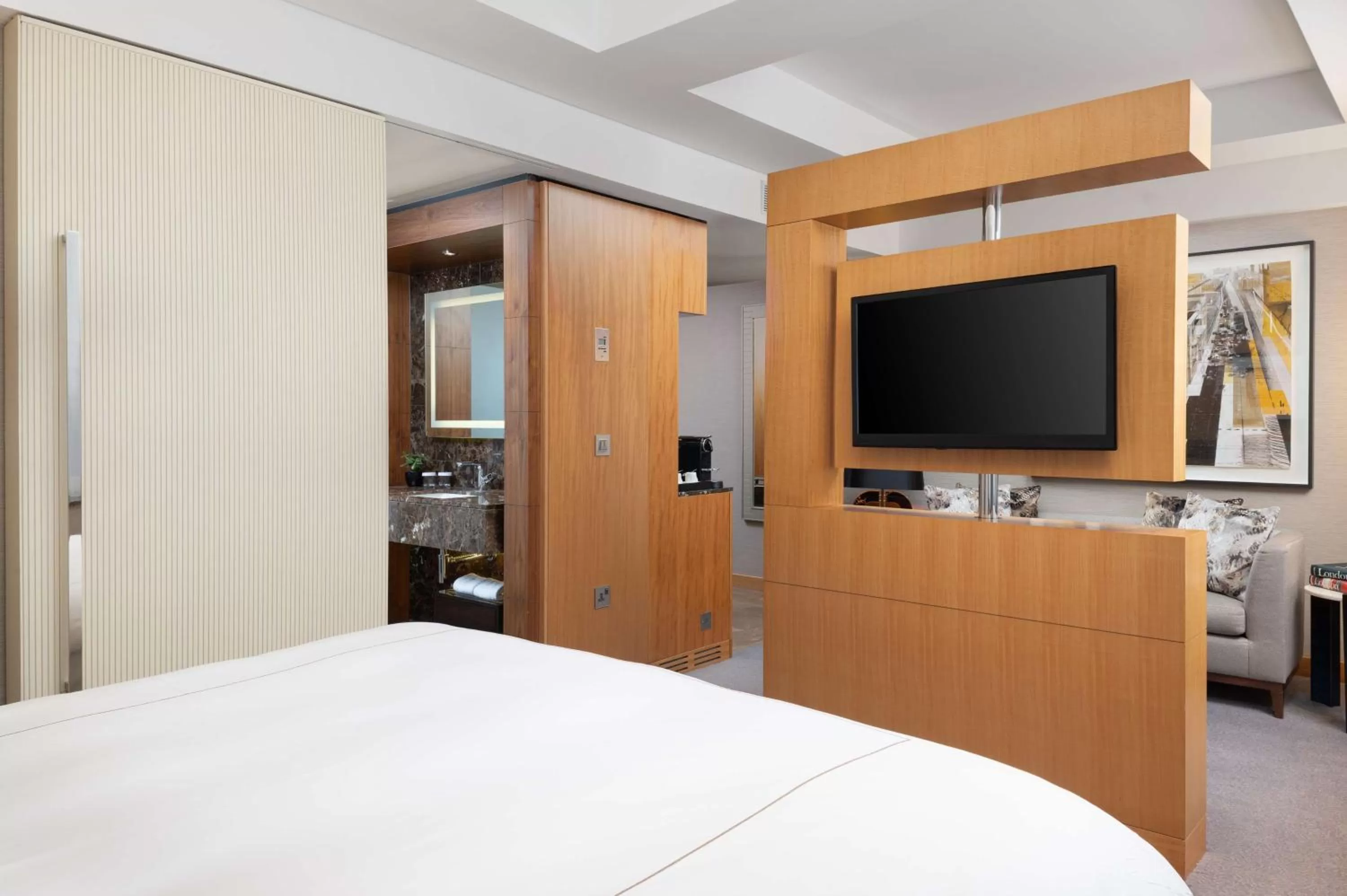 Bedroom, Bed in Conrad London St James