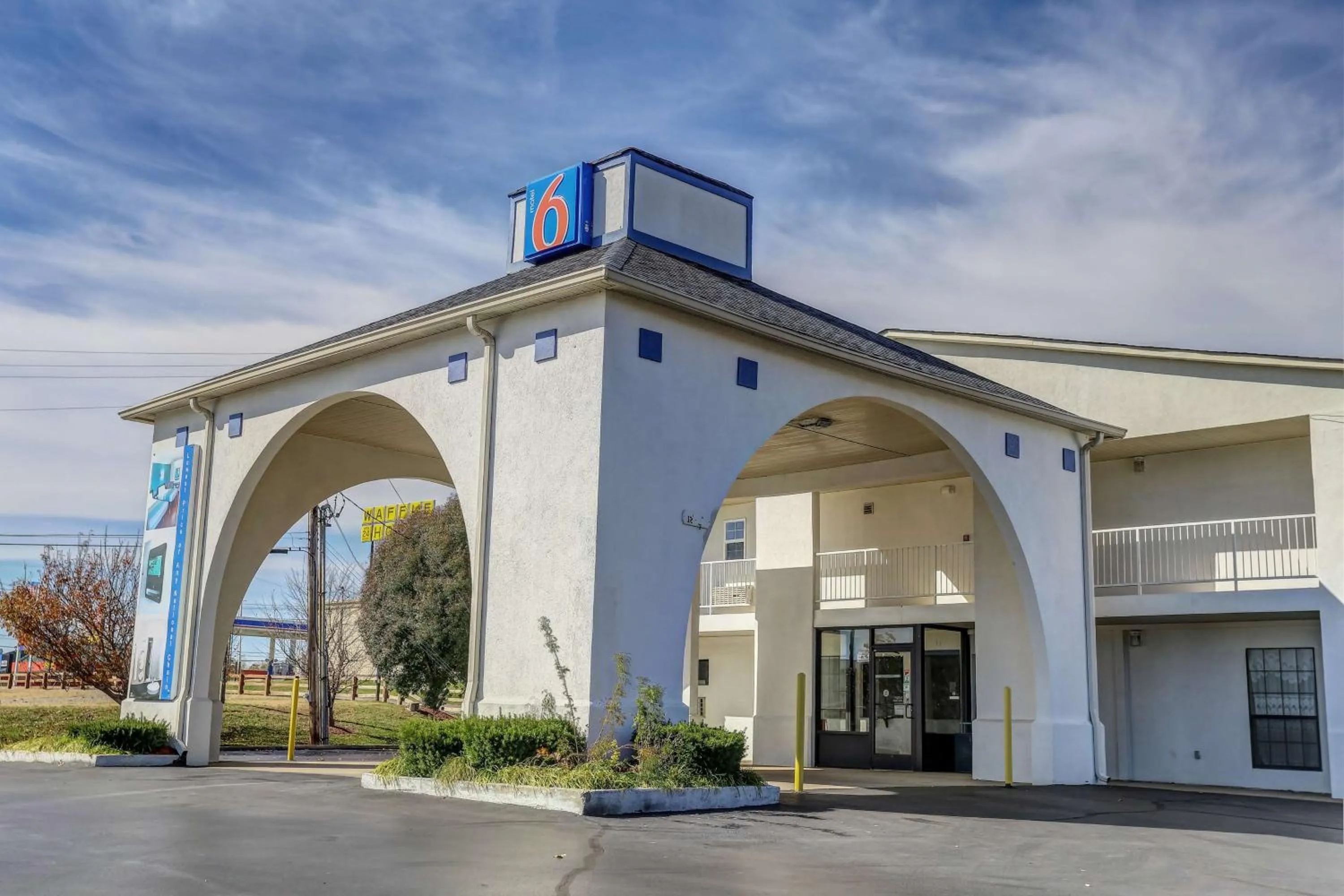 Property building in Motel 6-Dickson, TN