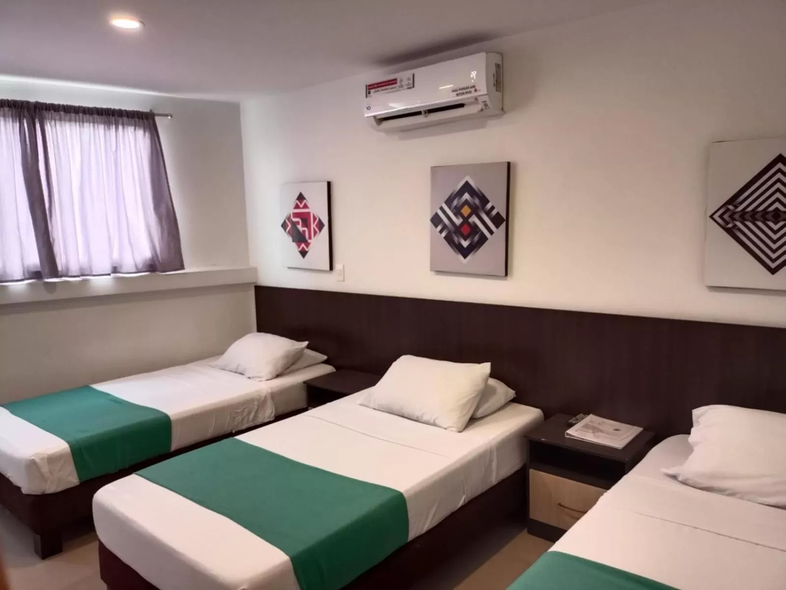 Photo of the whole room in Apartasuites San Marcos