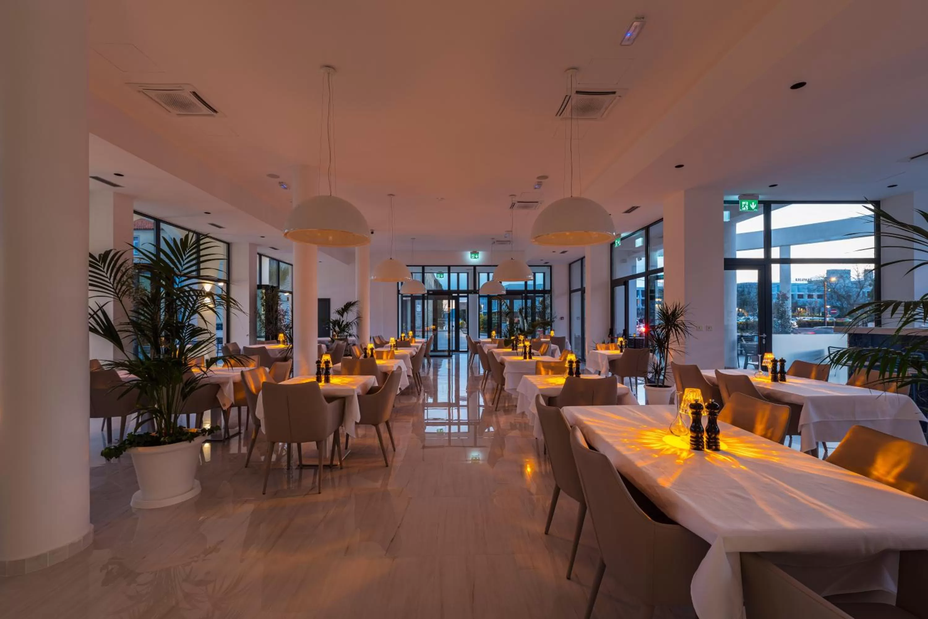 Restaurant/places to eat in Miramare Hotel