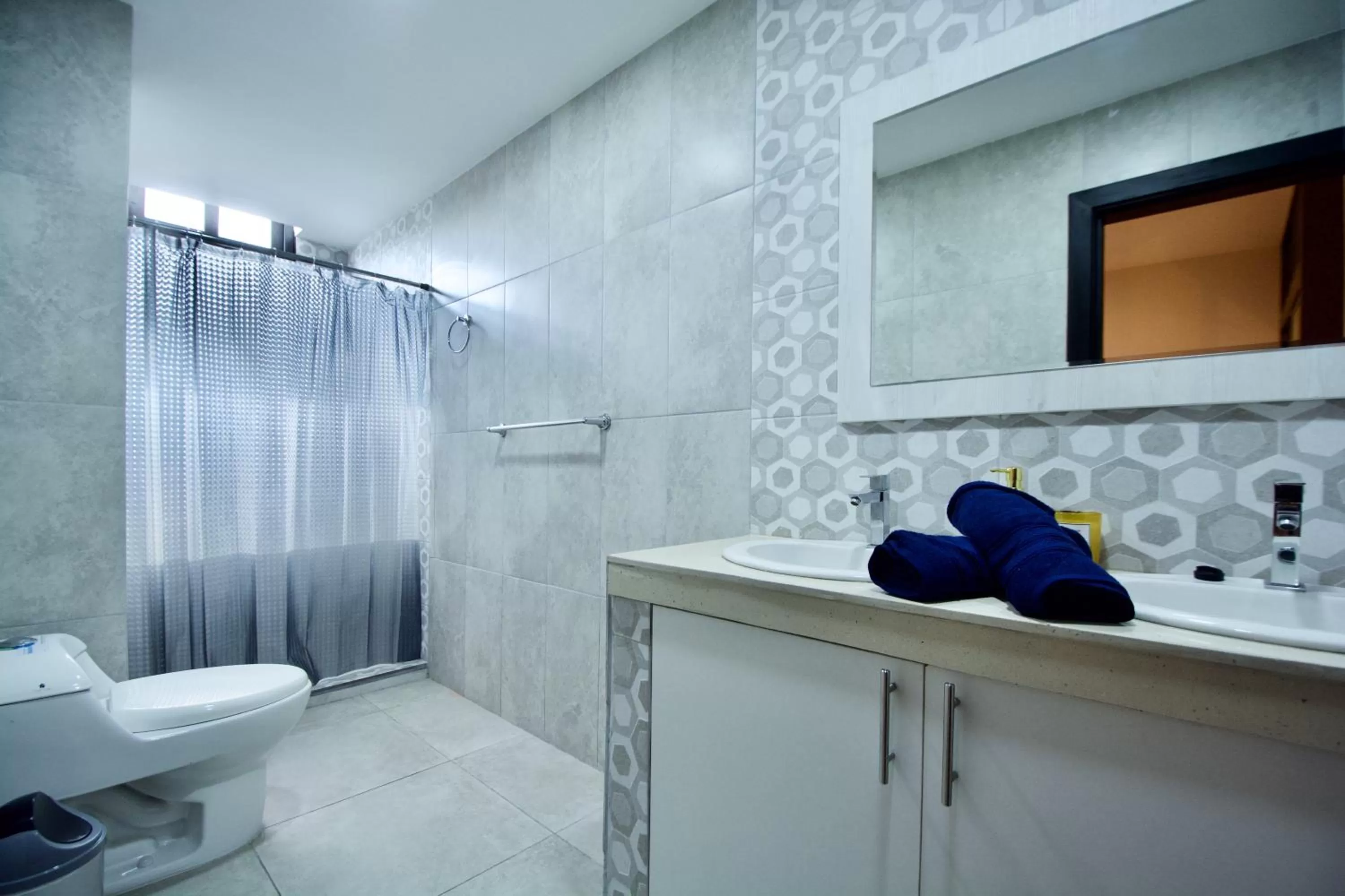 Shower, Bathroom in Pepe's House Guayaquil I Self Check-In MicroHotel