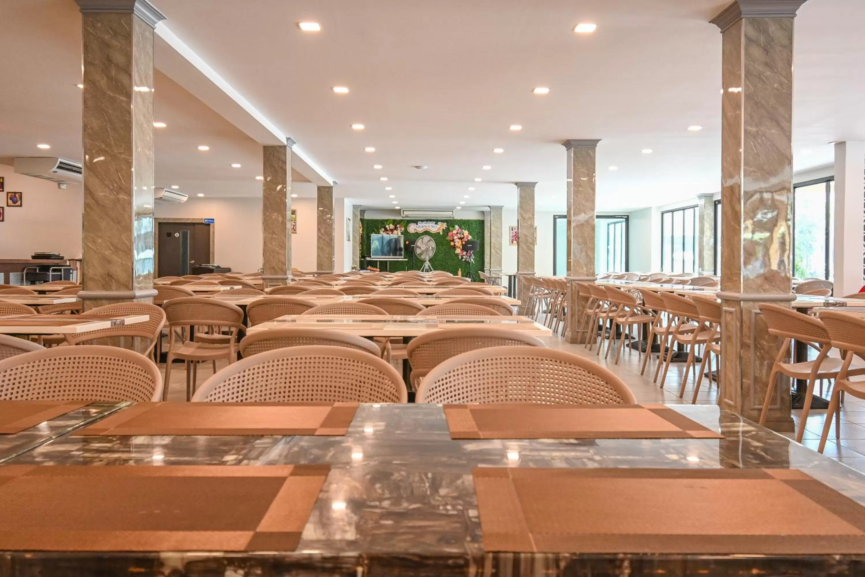 Restaurant/places to eat in Golden Sea Hua Hin - SHA Extra Plus