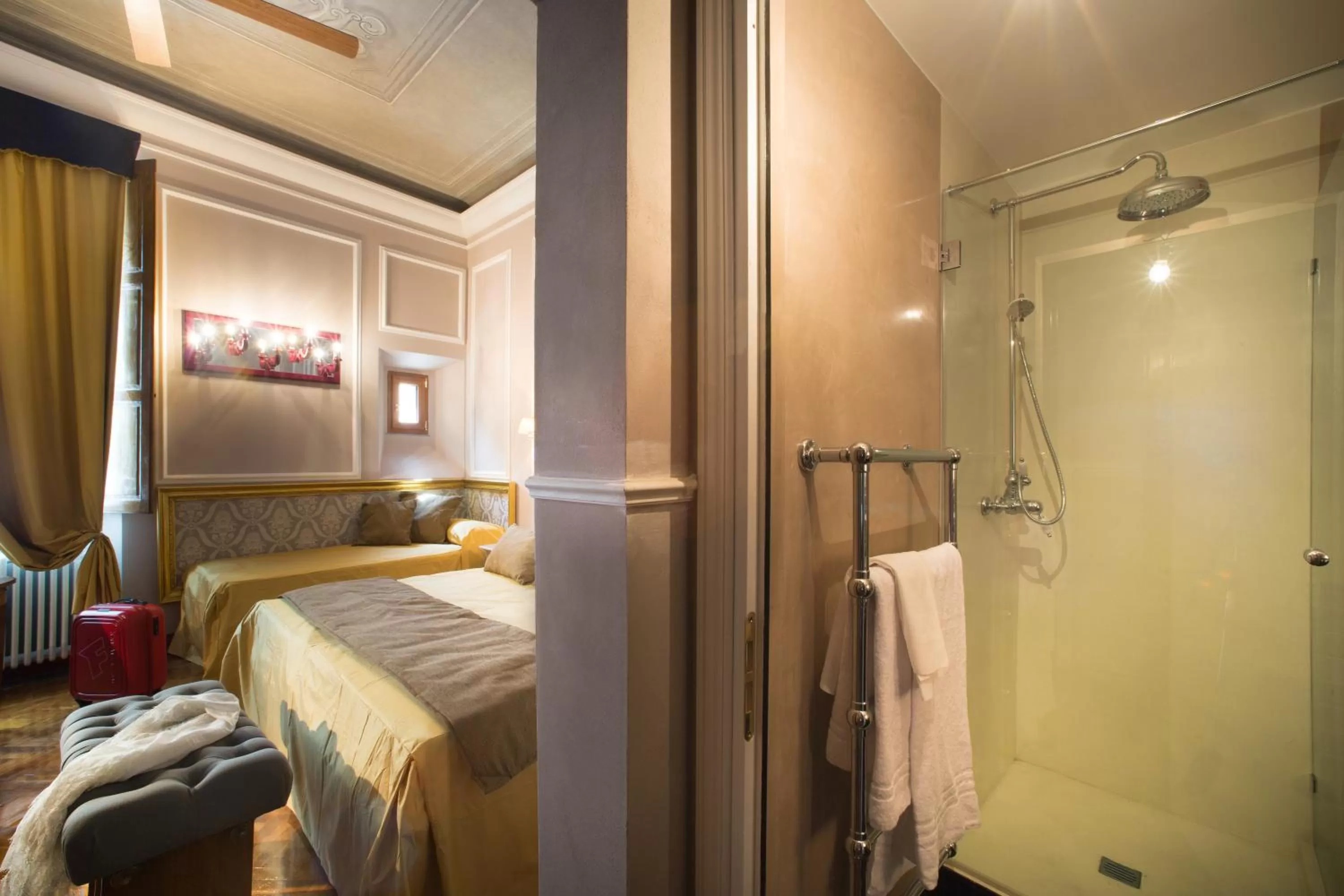 Bed in Boutique B&B Torre de' Conti