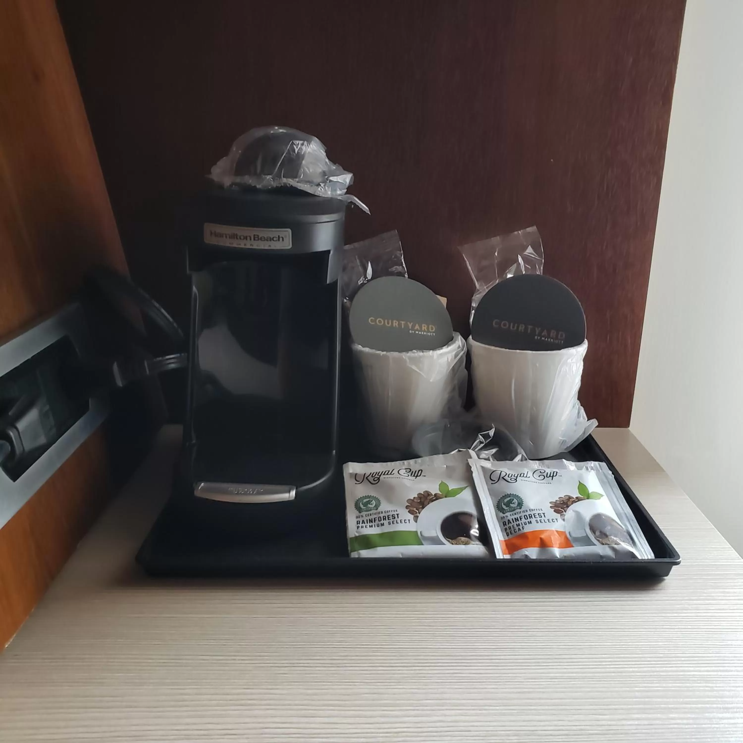 Coffee/tea facilities in Courtyard by Marriott Battle Creek