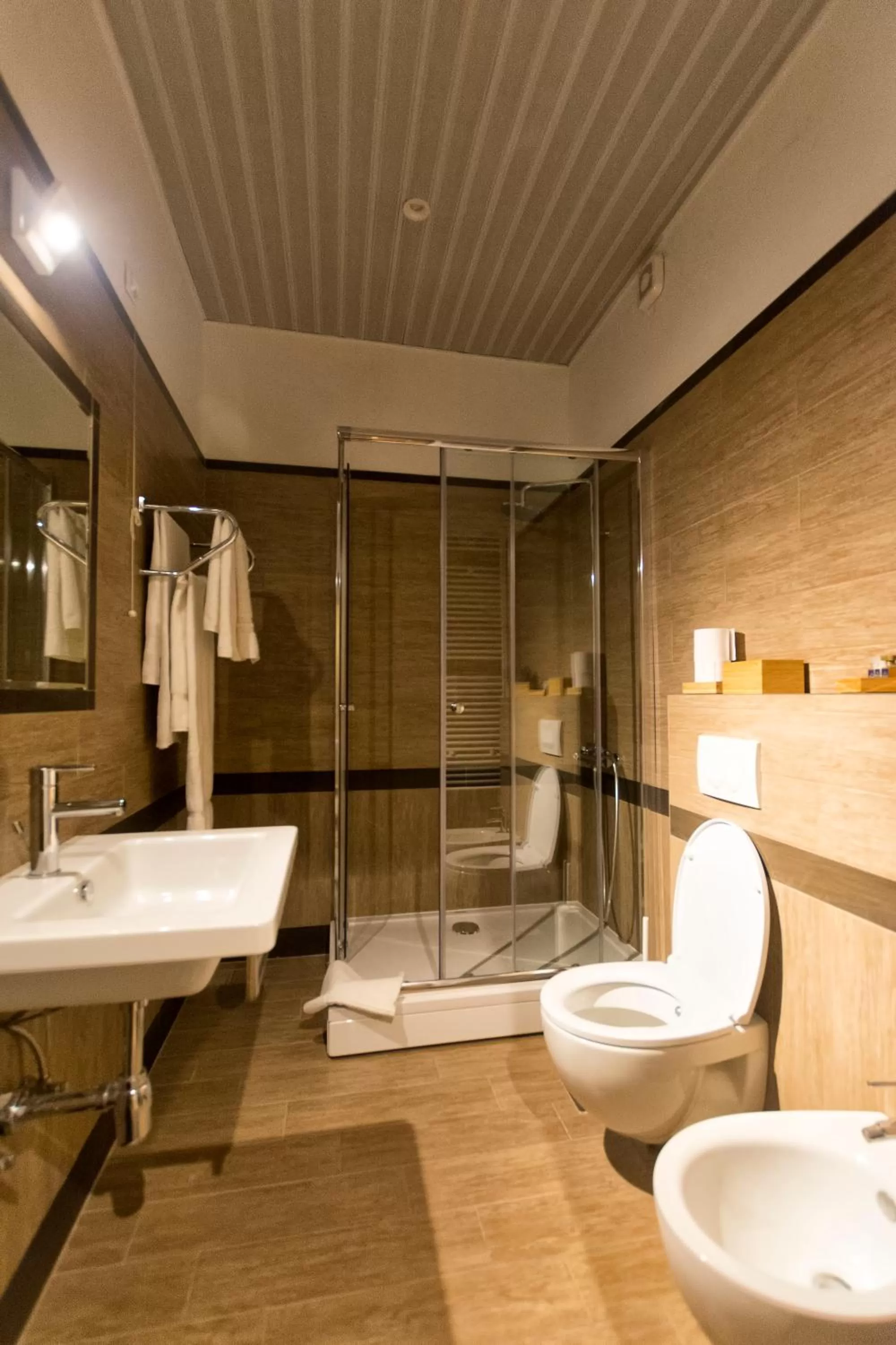 Shower in Hotel Lirak