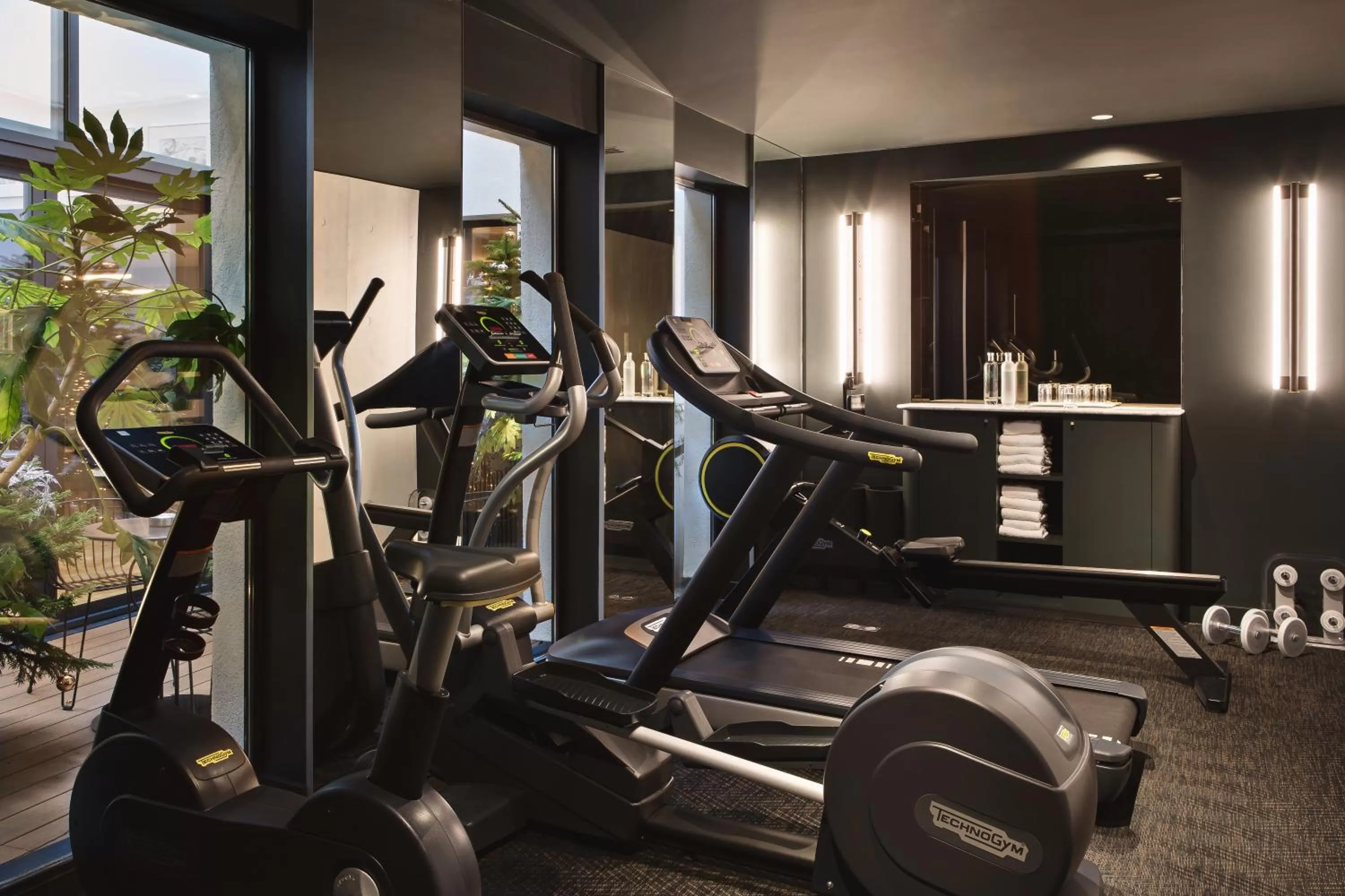 Fitness centre/facilities in Hôtel Wallace Paris, a Member of Design Hotels