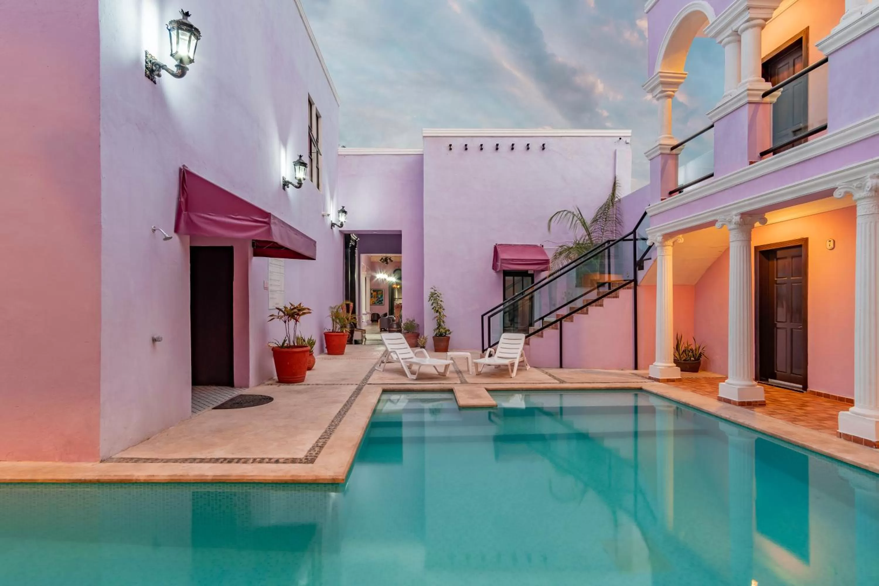 Swimming pool in Hotel Lavanda CAS Merida