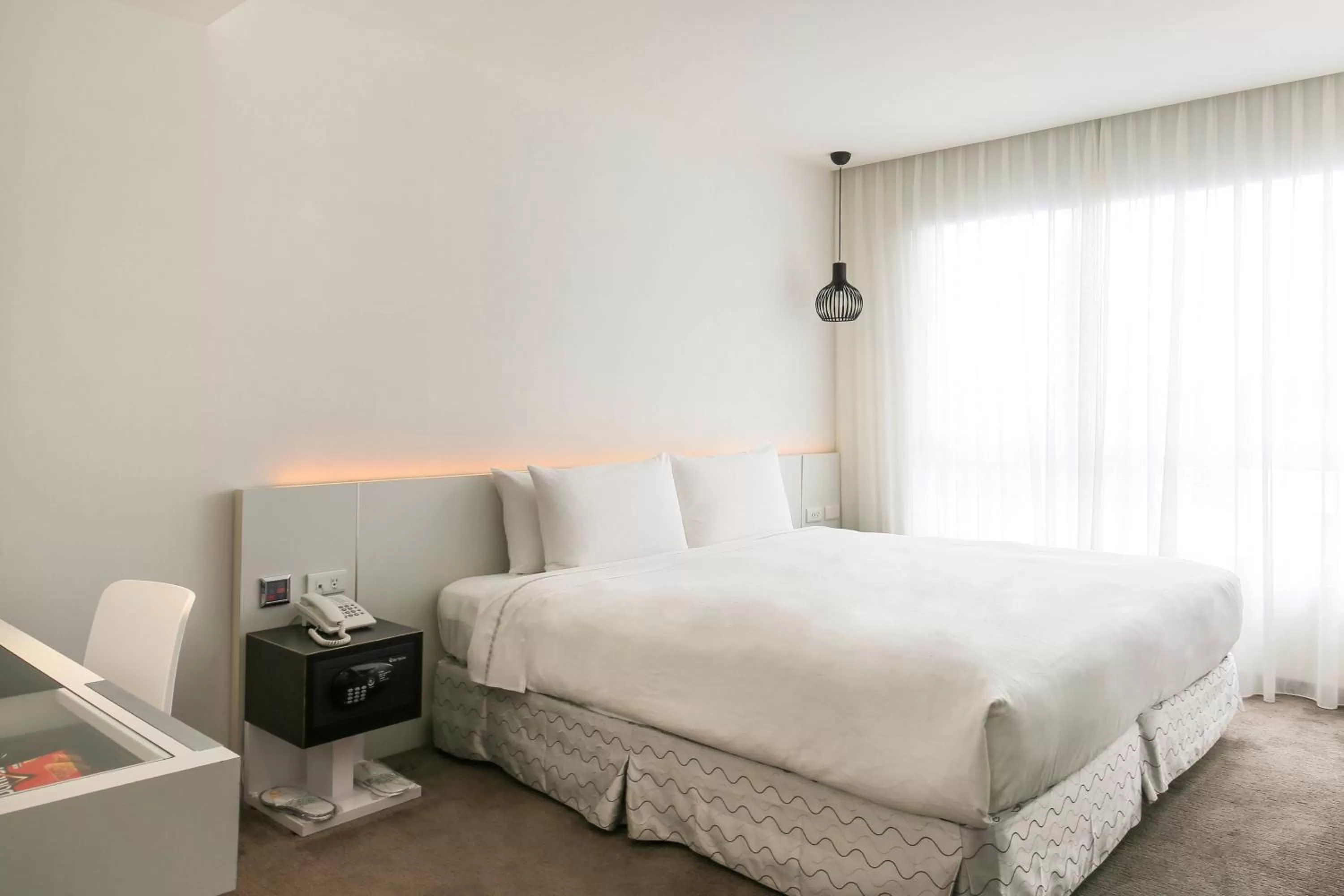 Photo of the whole room, Bed in CityInn Hotel Taipei Station Branch III