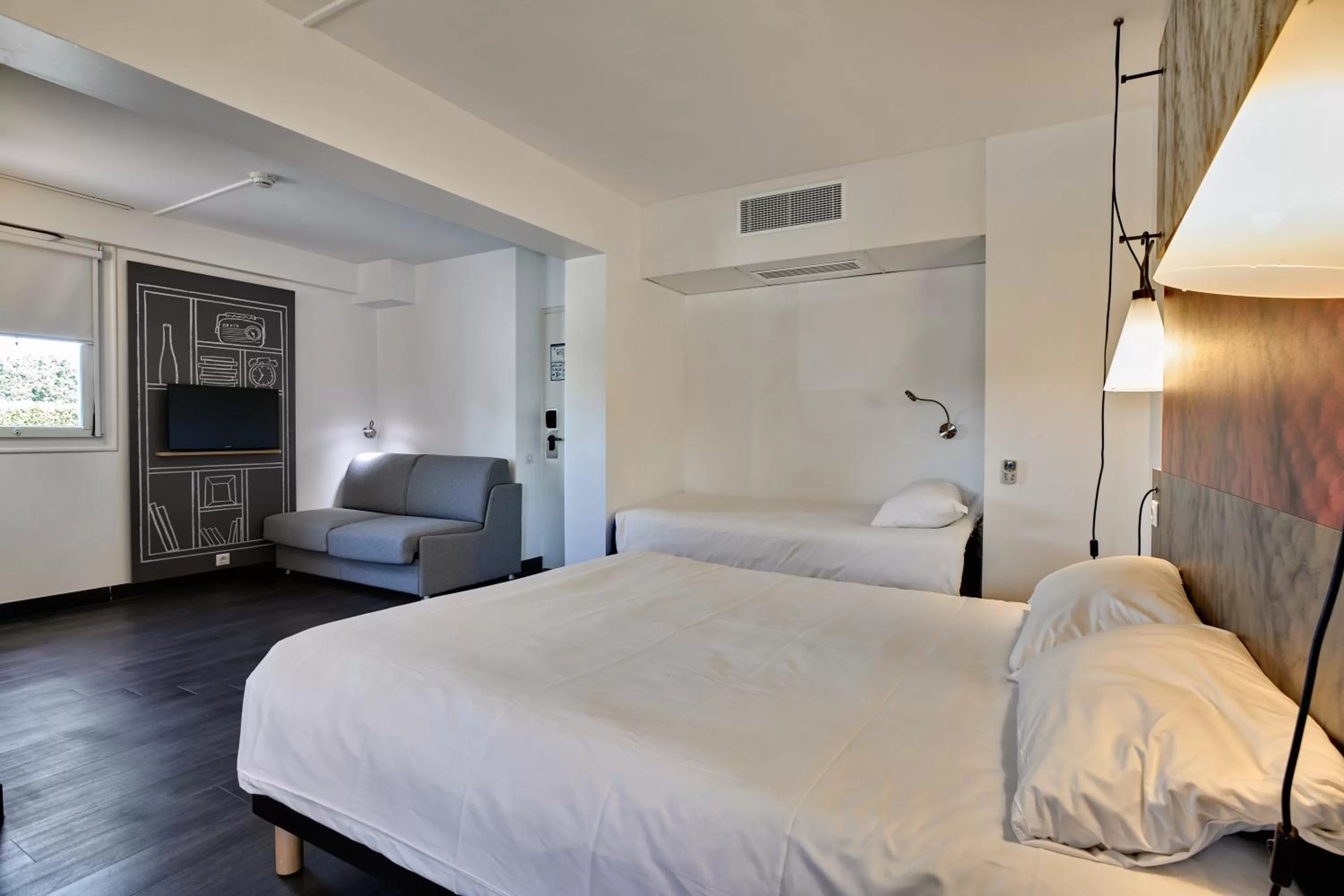 Bed in ibis La Roche Sur Yon Vendespace