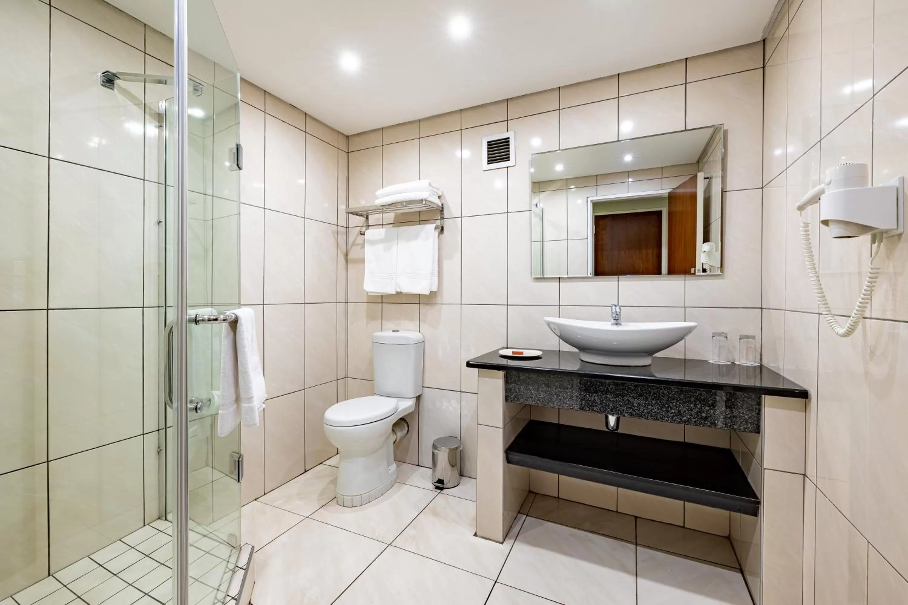 Bathroom in African Sky Newcastle Inn