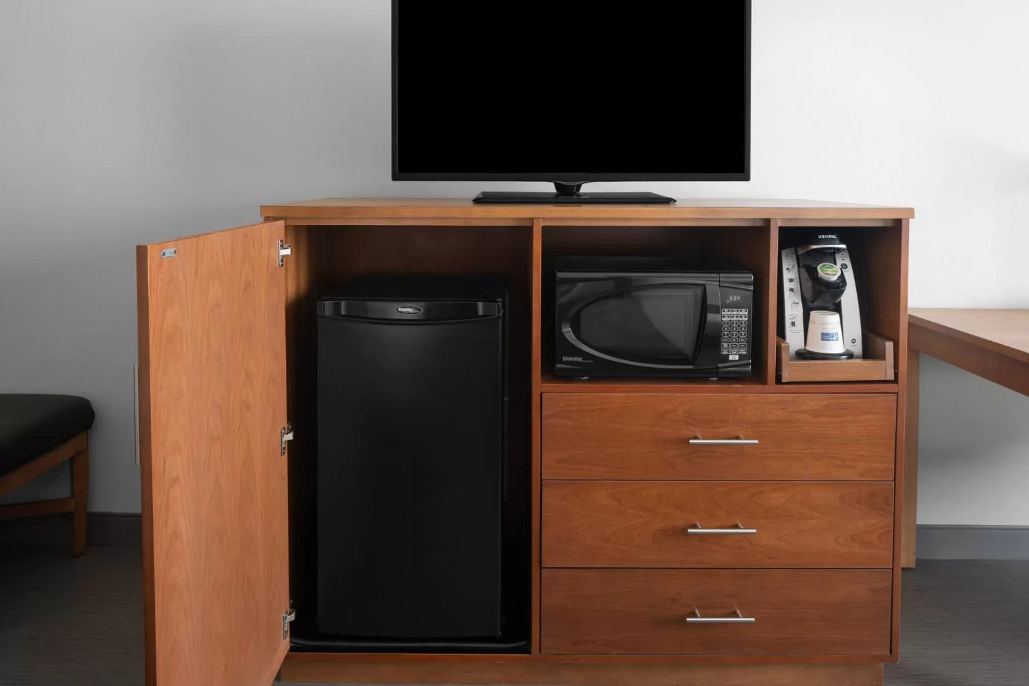 Photo of the whole room in Holiday Inn Express & Suites Midland South I-20 by IHG