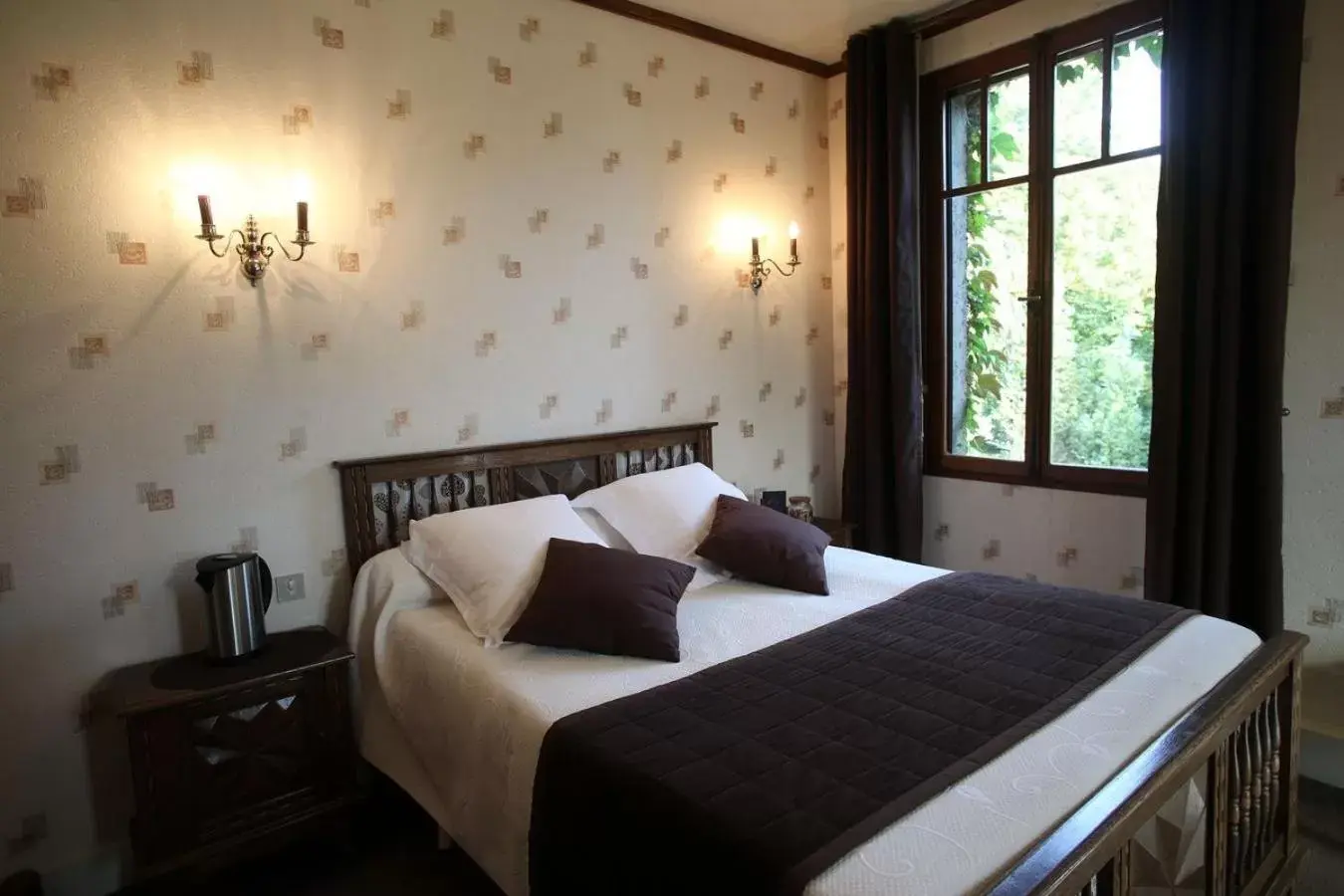 Double Room with Garden View in Le Robinson Double Room with Garden View in Le Robinson